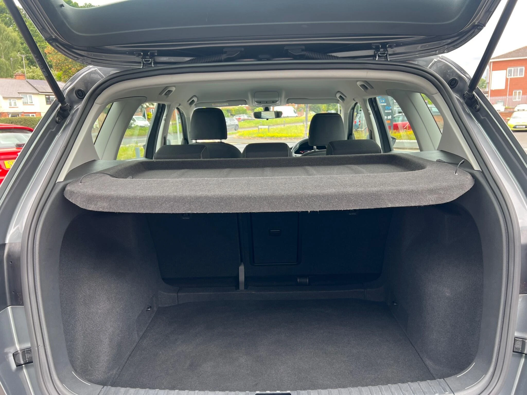 Vehicle image 33
