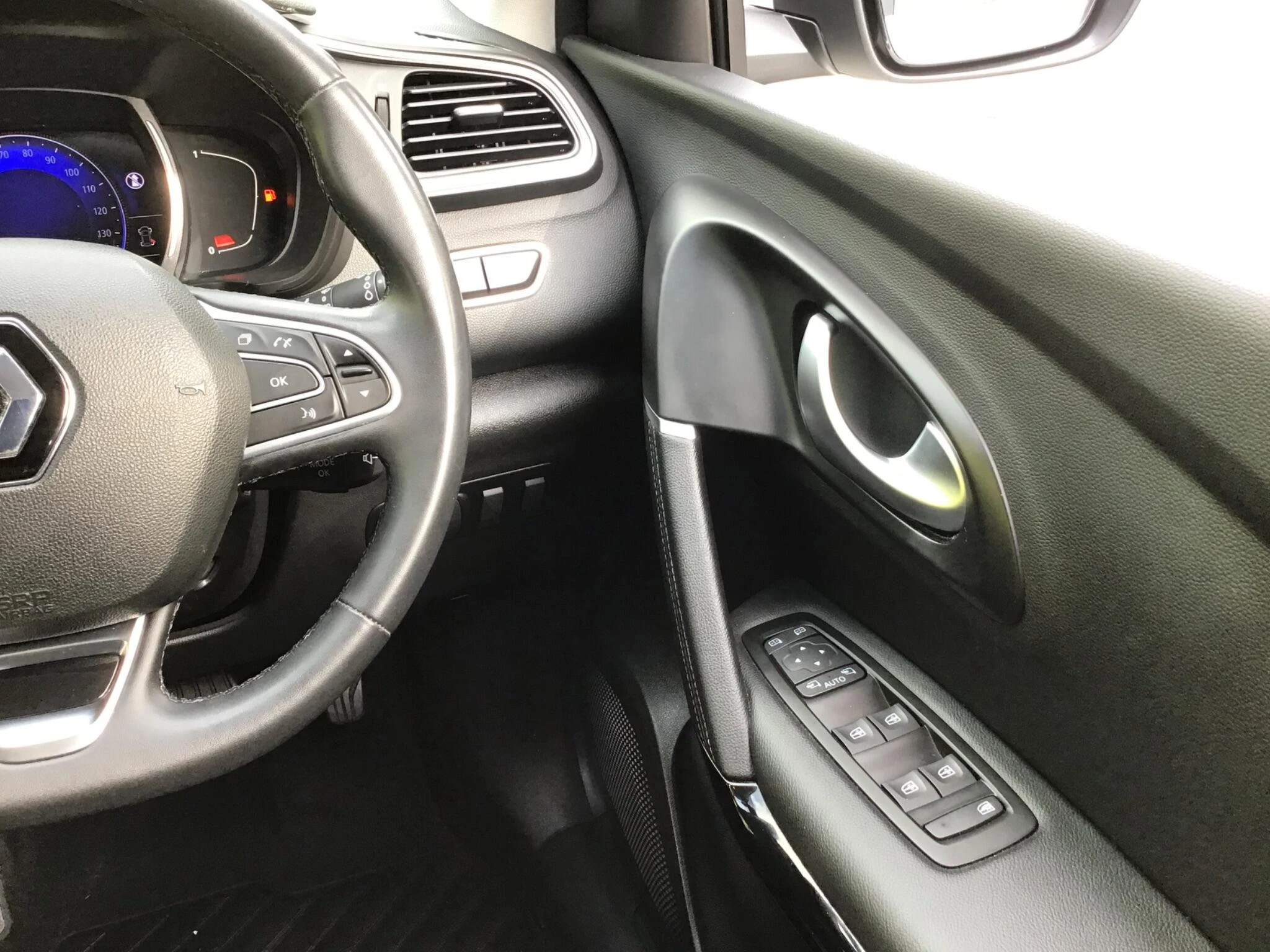 Vehicle image 32