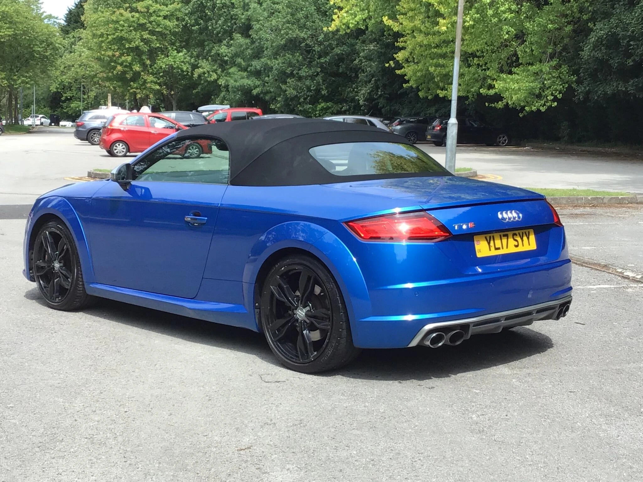 Vehicle image 14