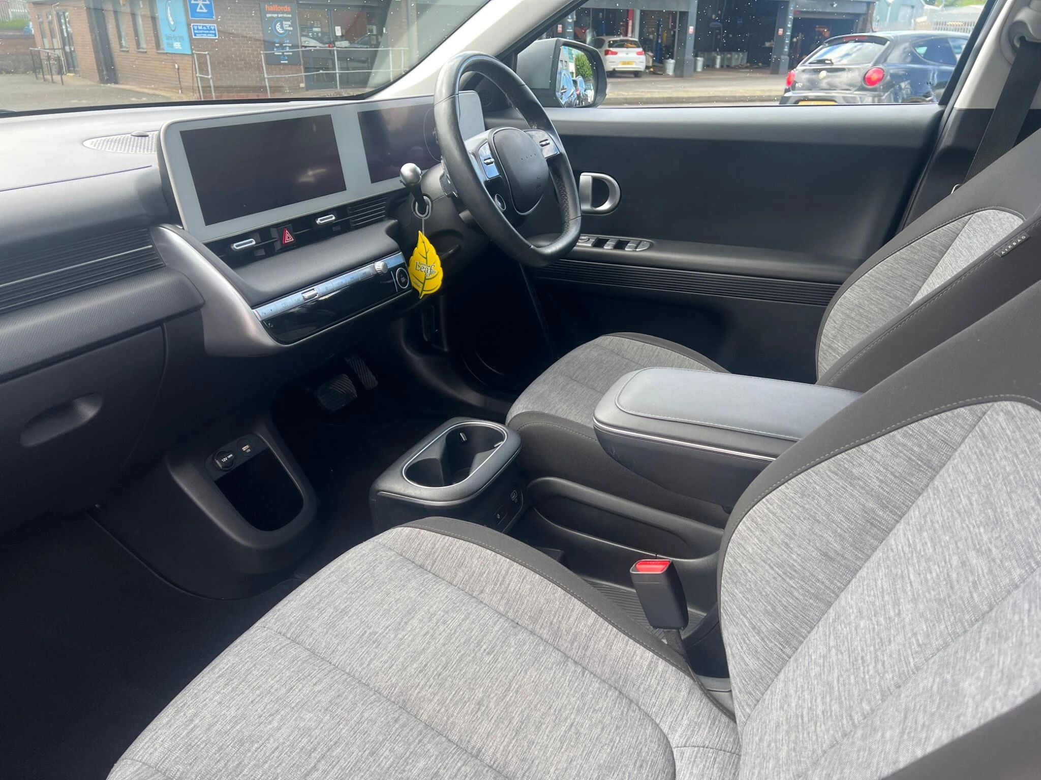 Vehicle image 47