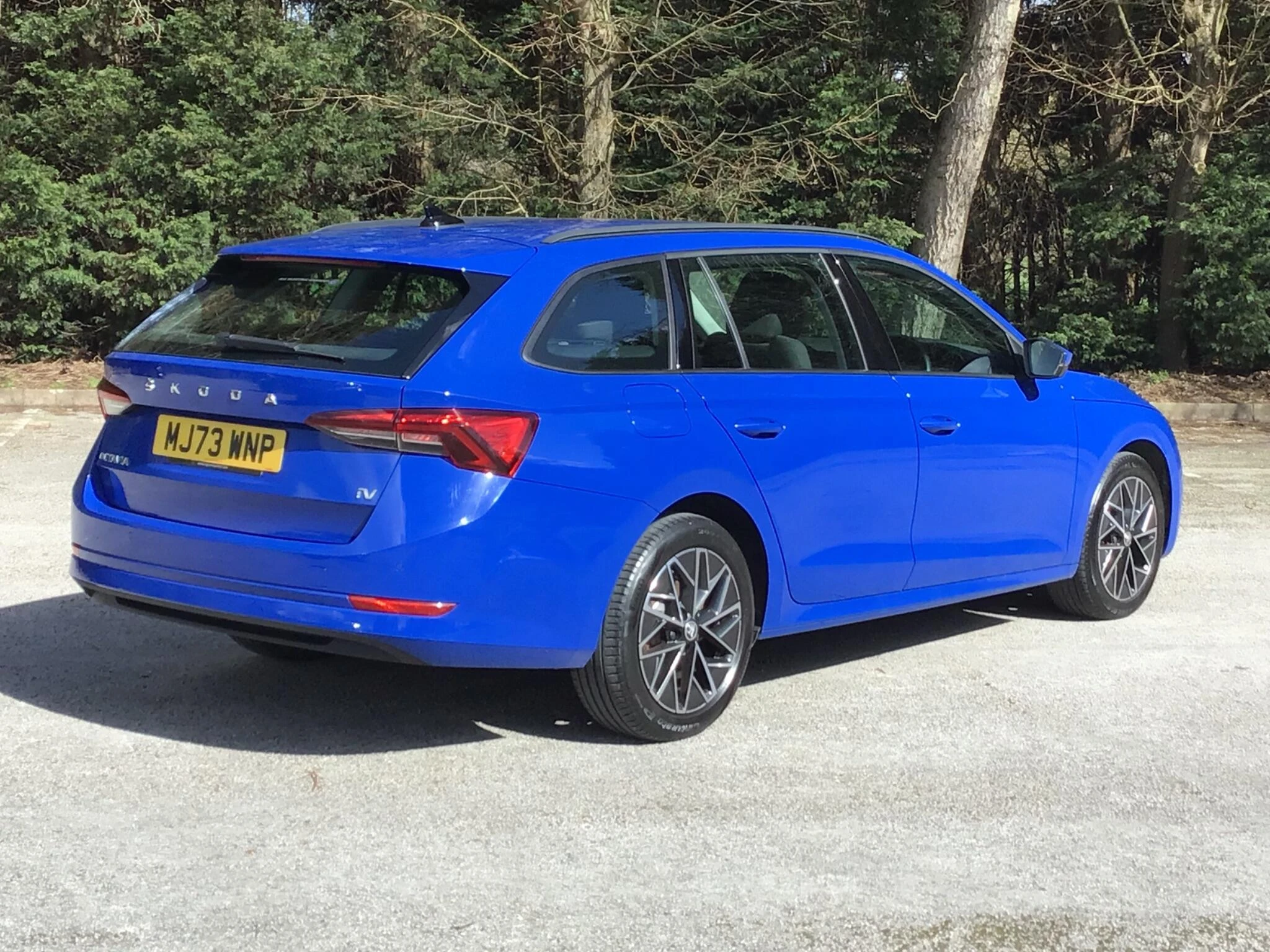 Vehicle image 19
