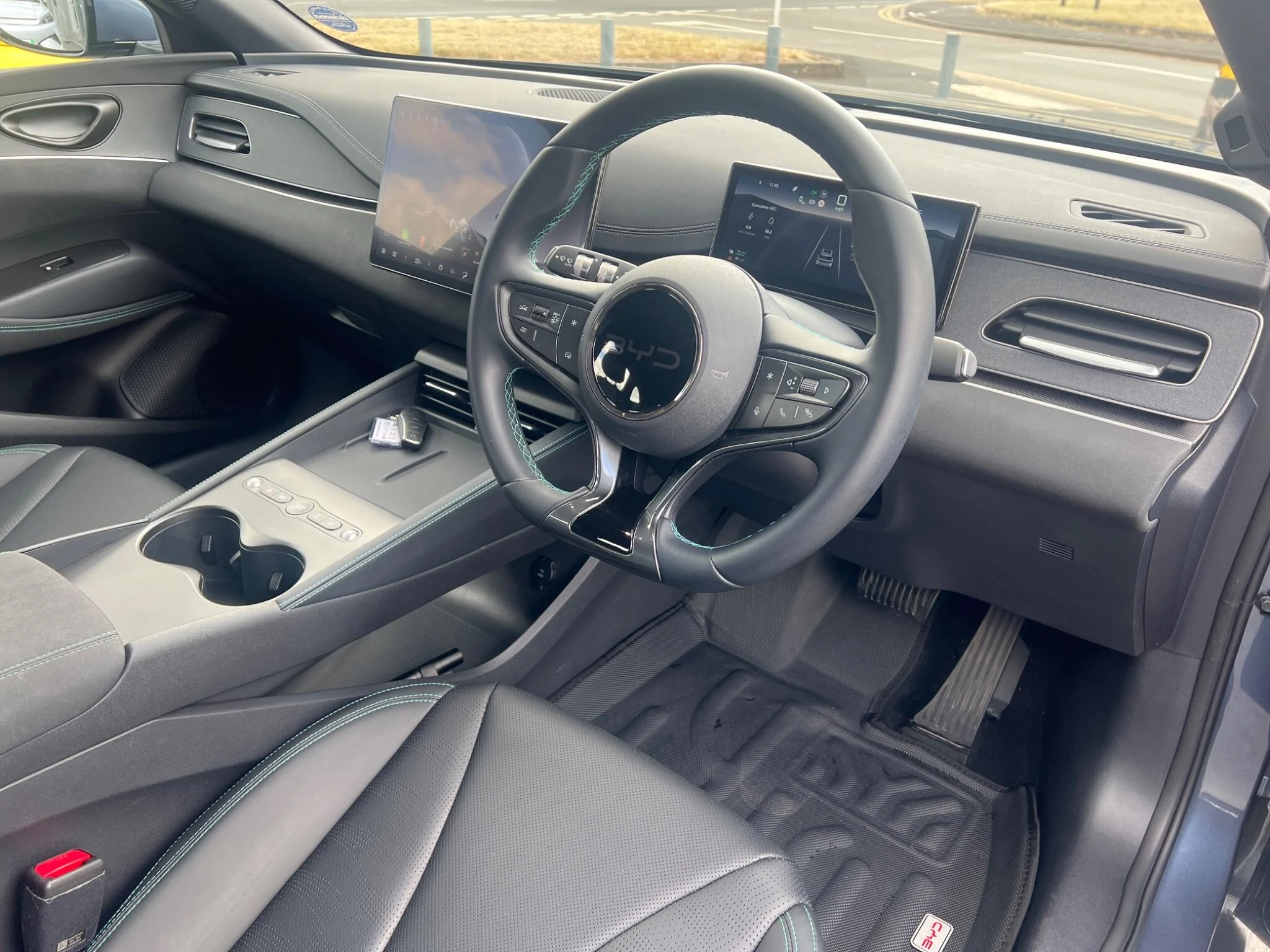 Vehicle image 16