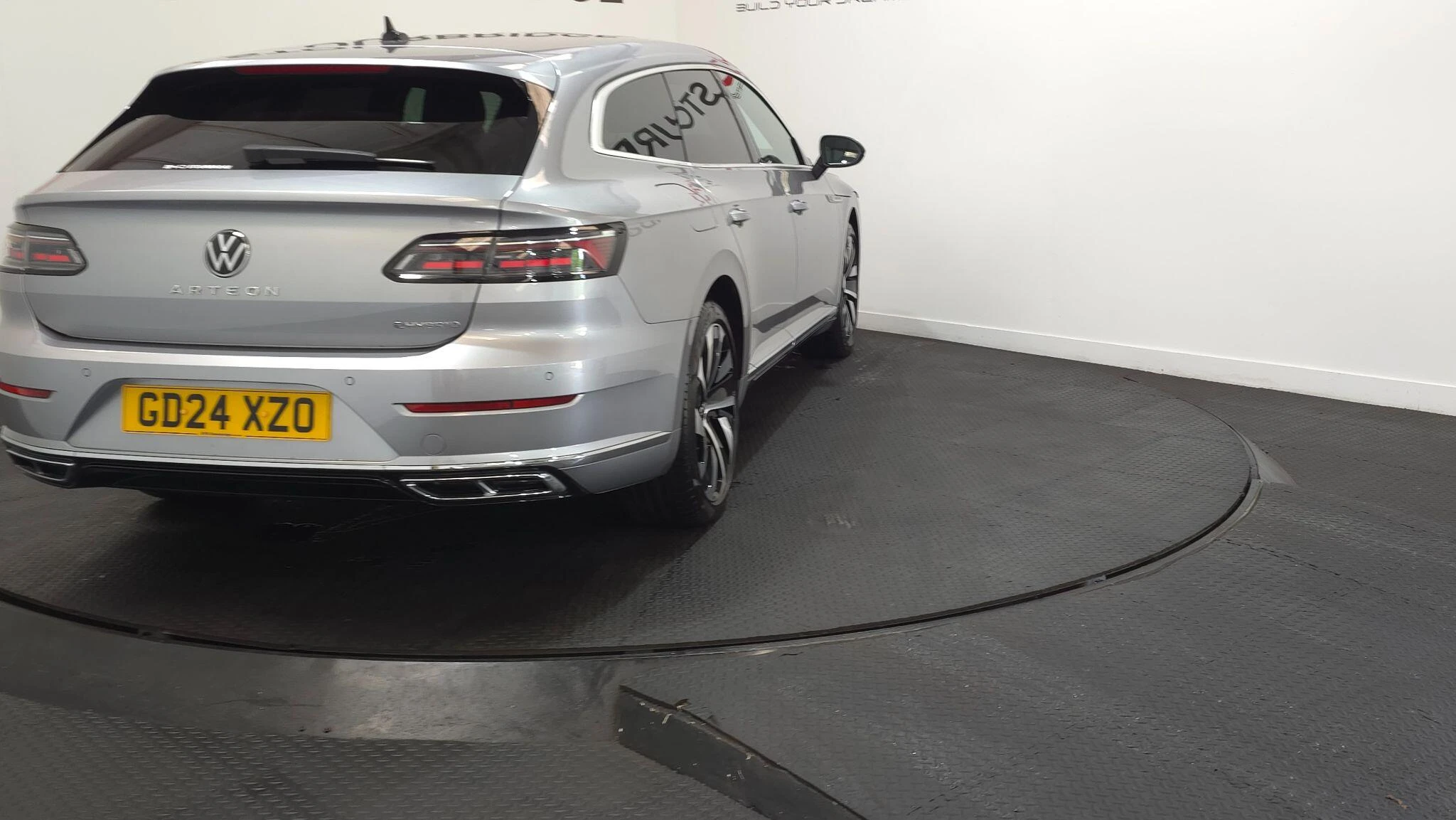 Vehicle image 15
