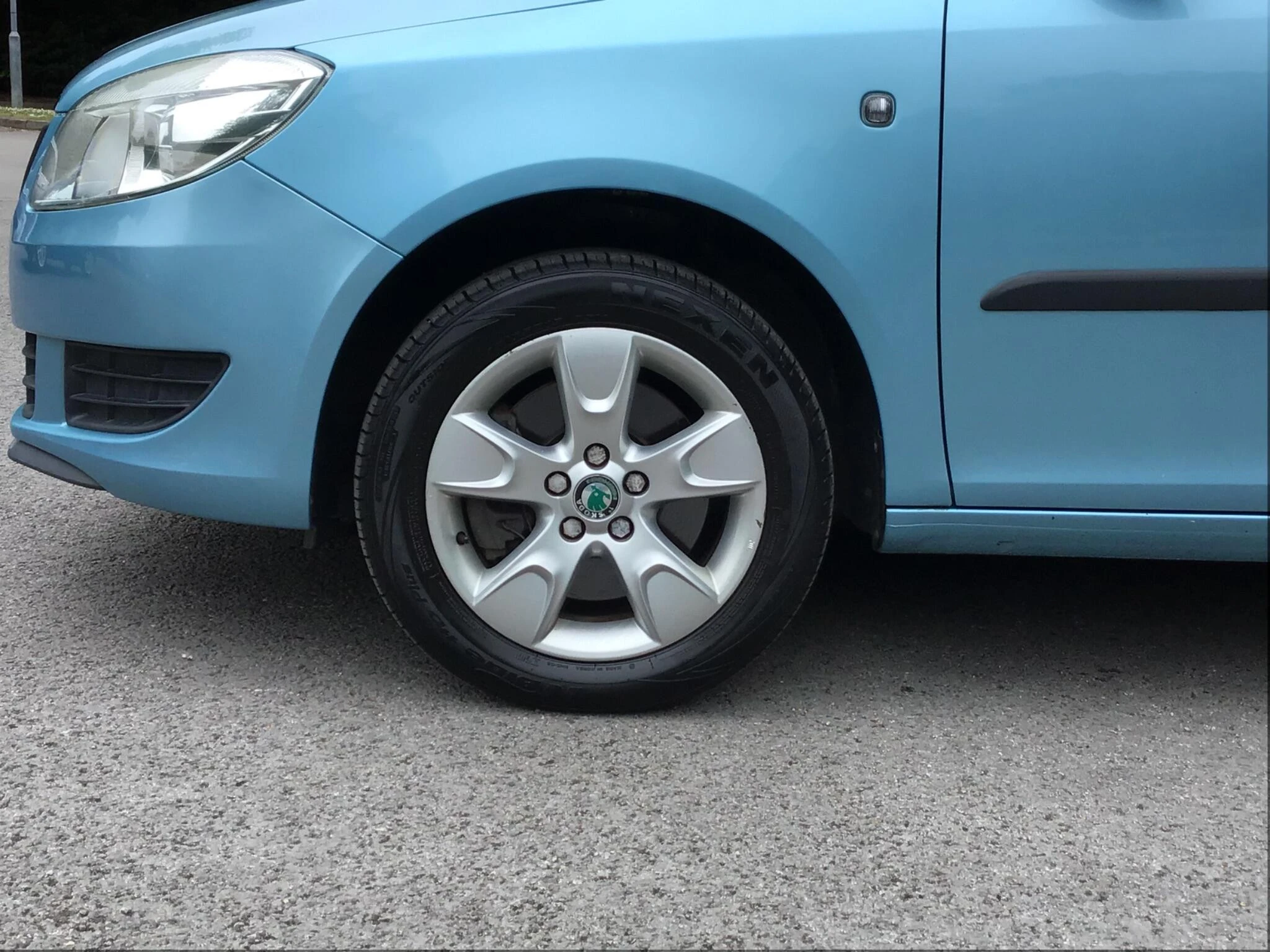 Vehicle image 16