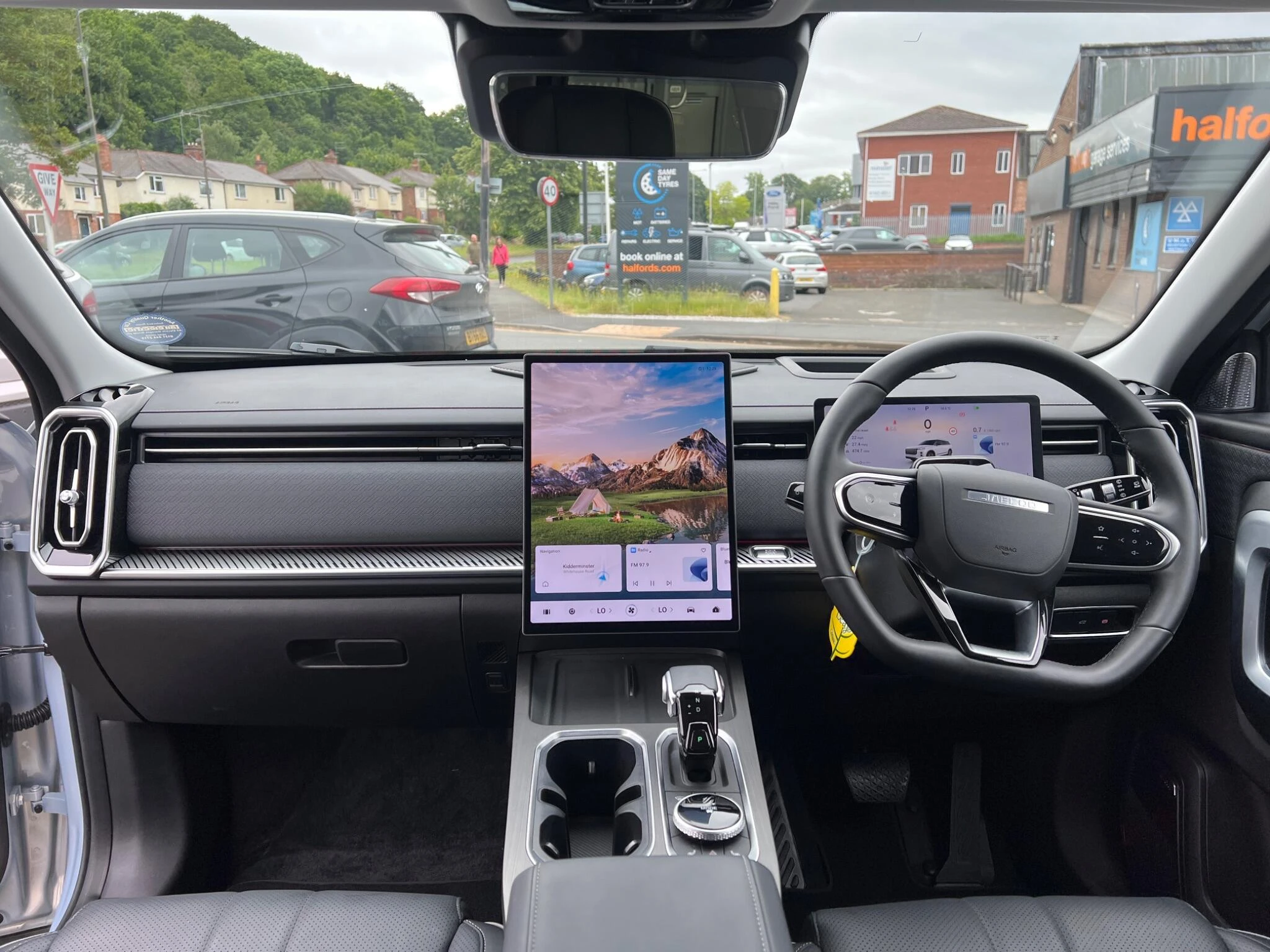 Vehicle image 17