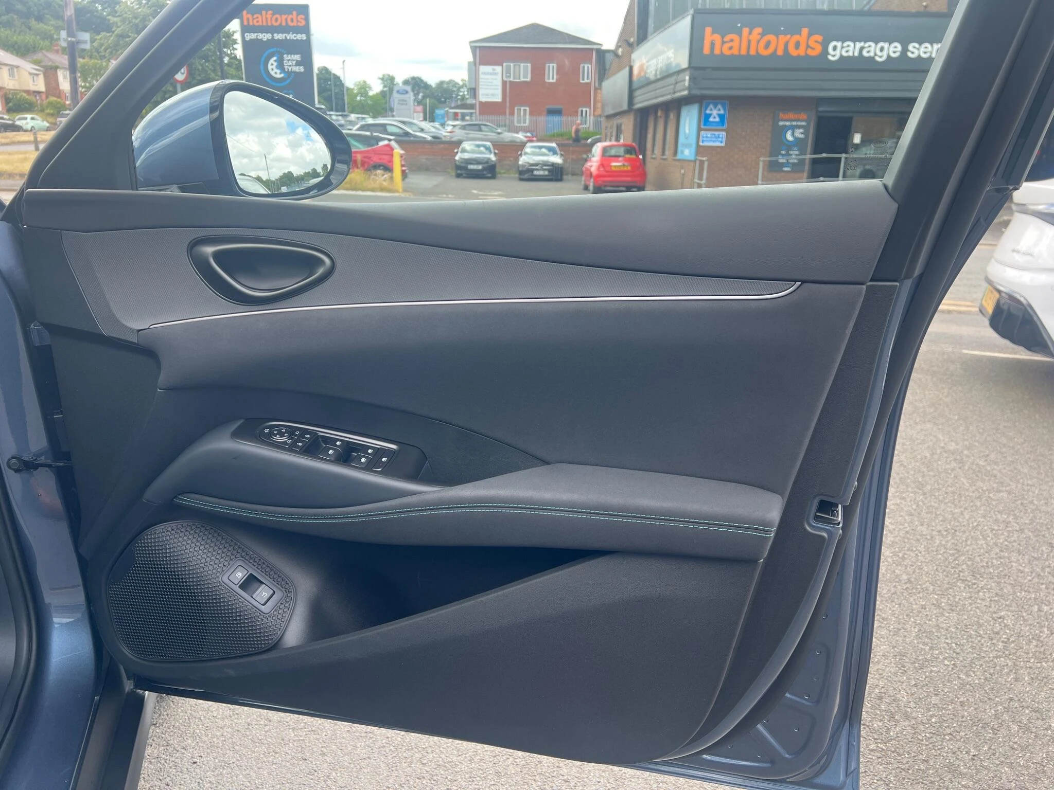 Vehicle image 26