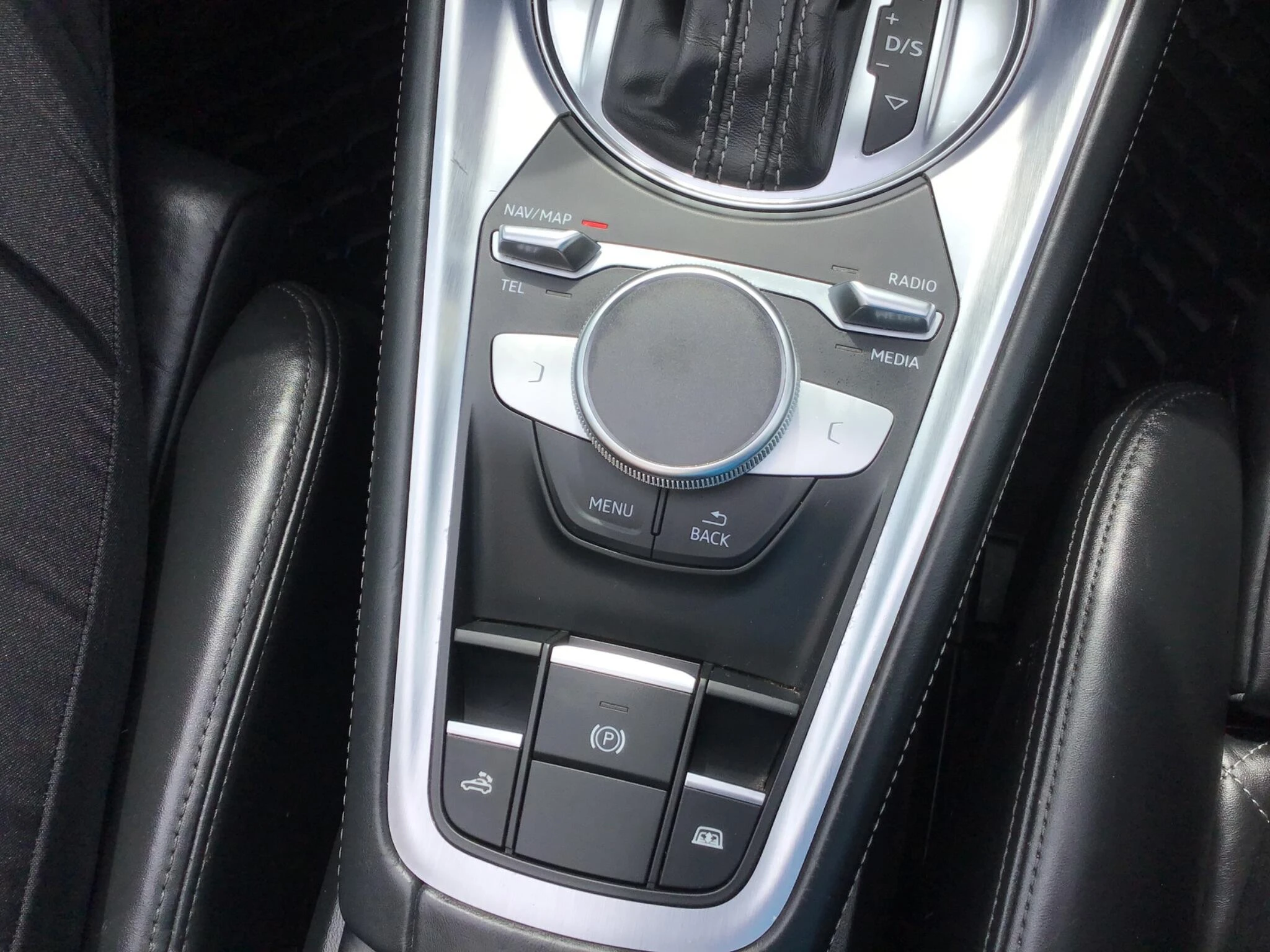 Vehicle image 30