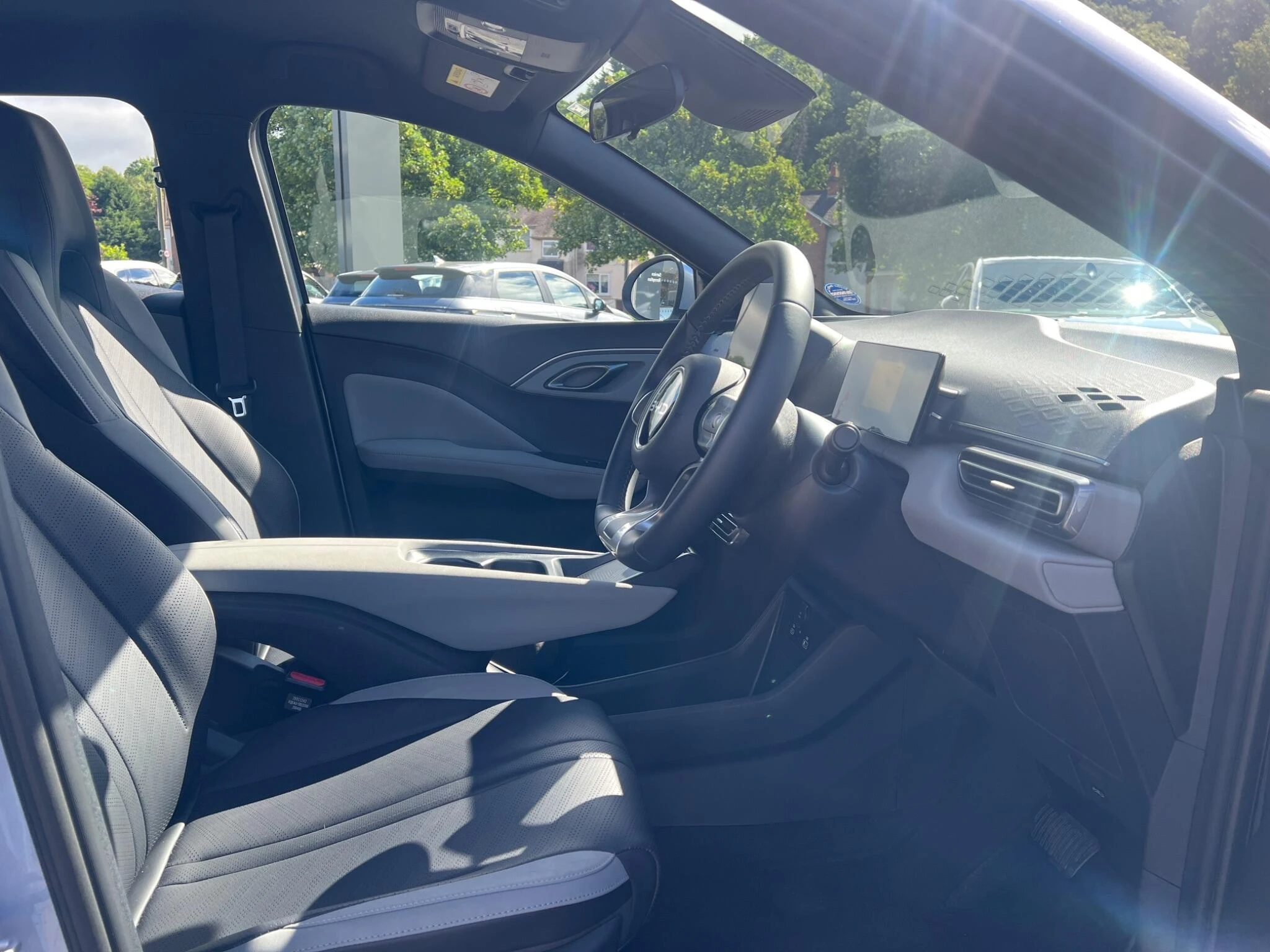 Vehicle image 16