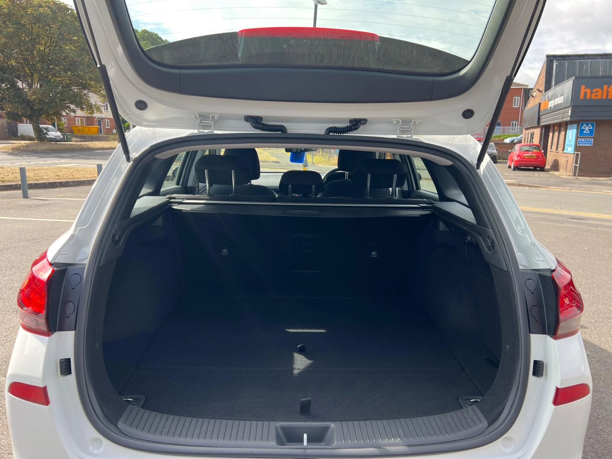 Vehicle image 31