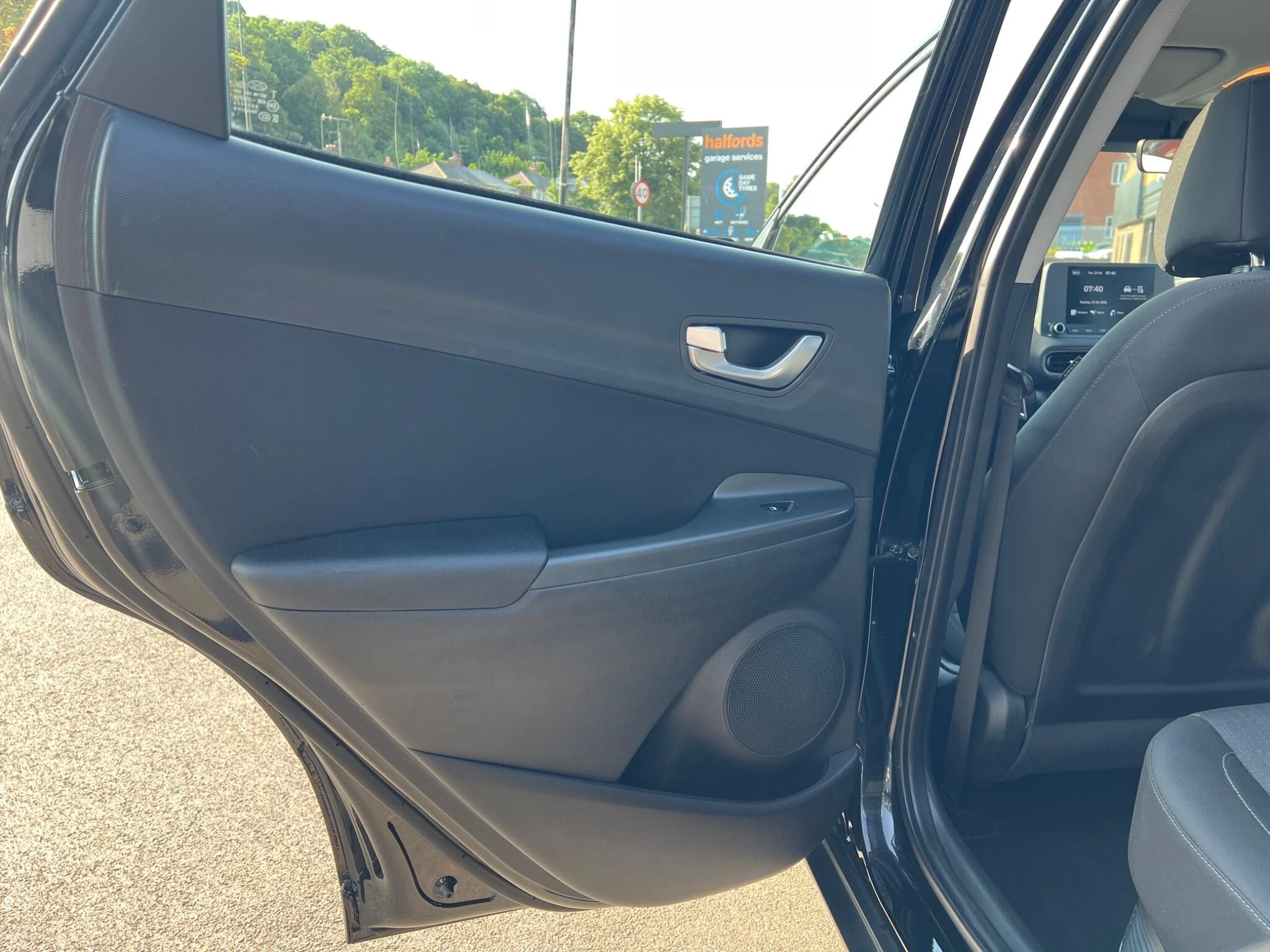 Vehicle image 33