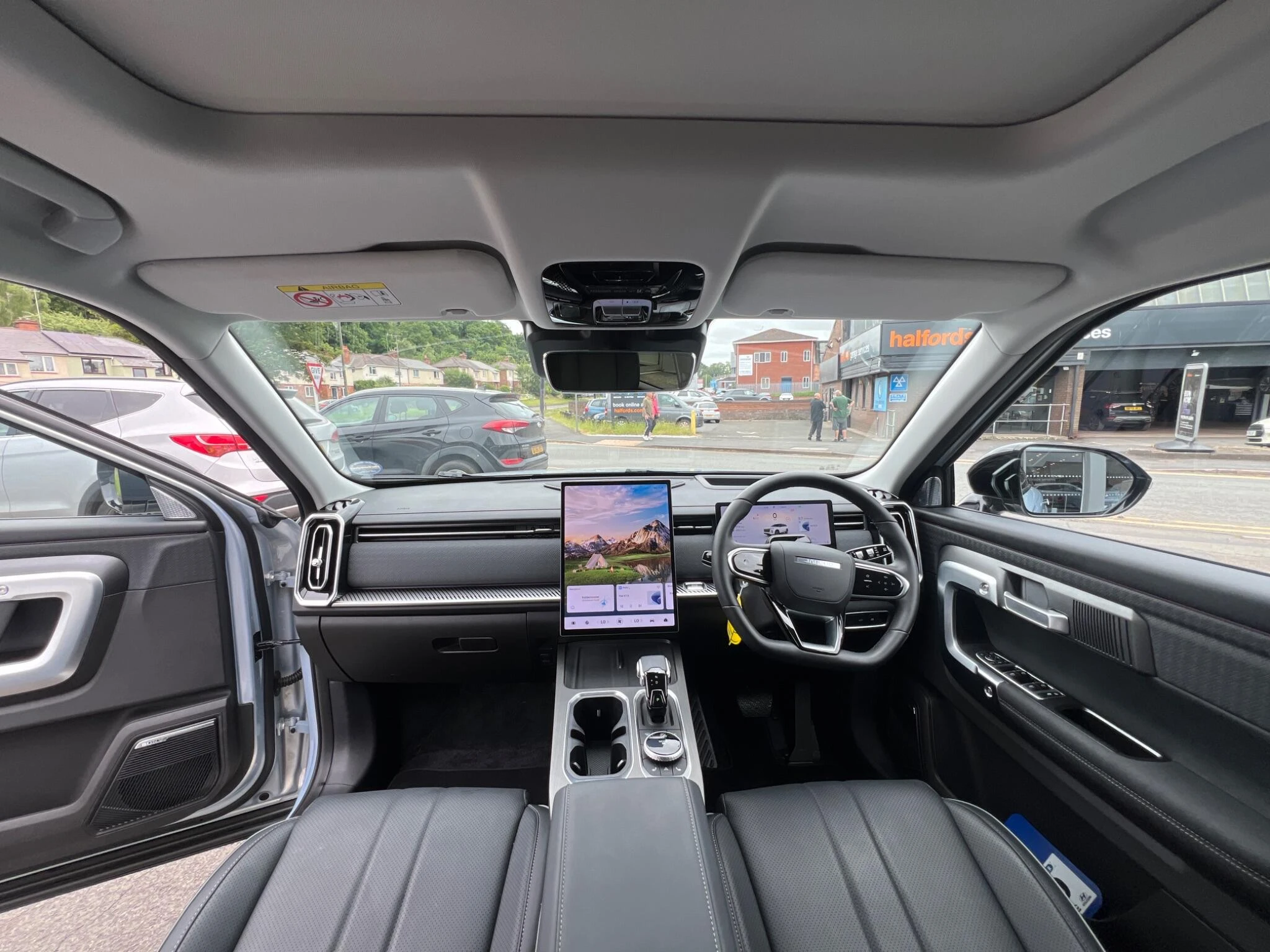 Vehicle image 19