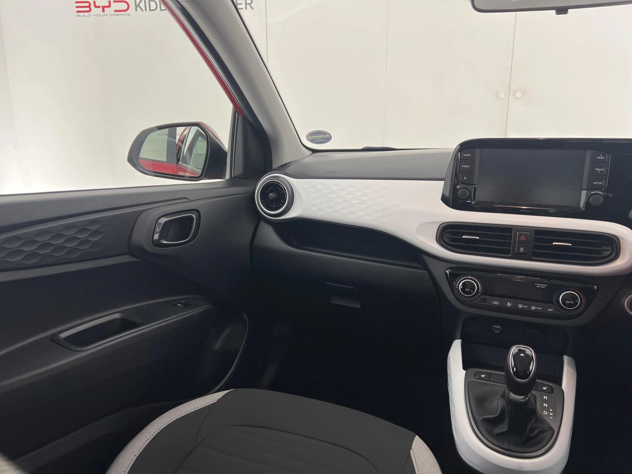 Vehicle image 14