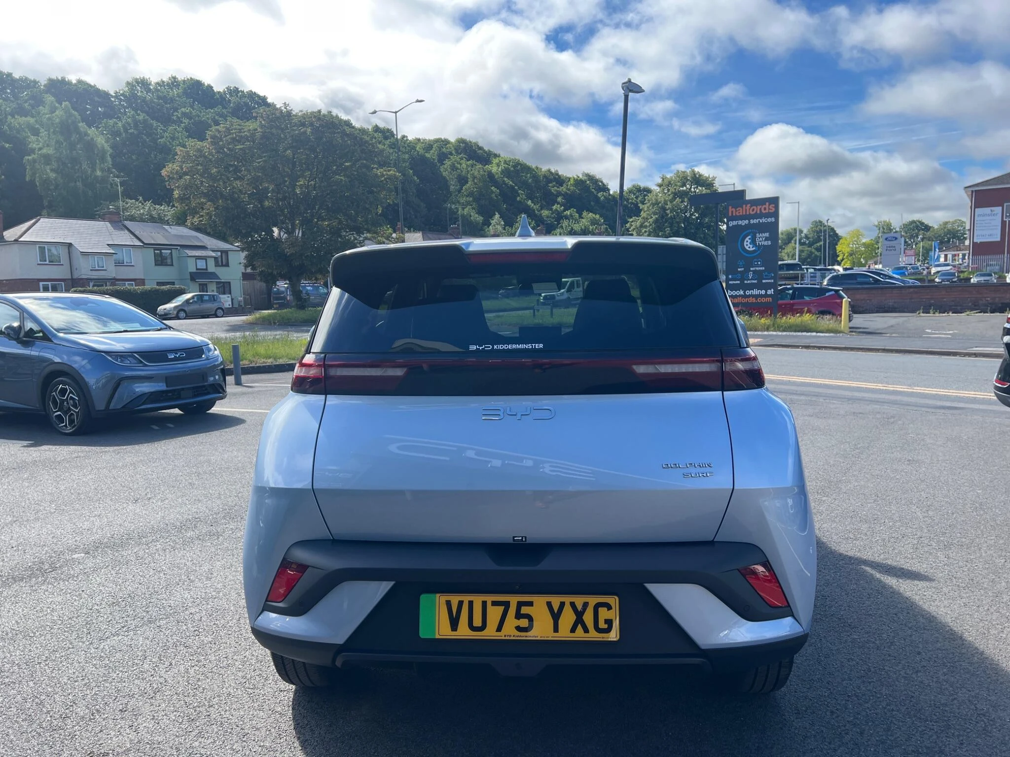 Vehicle image 10