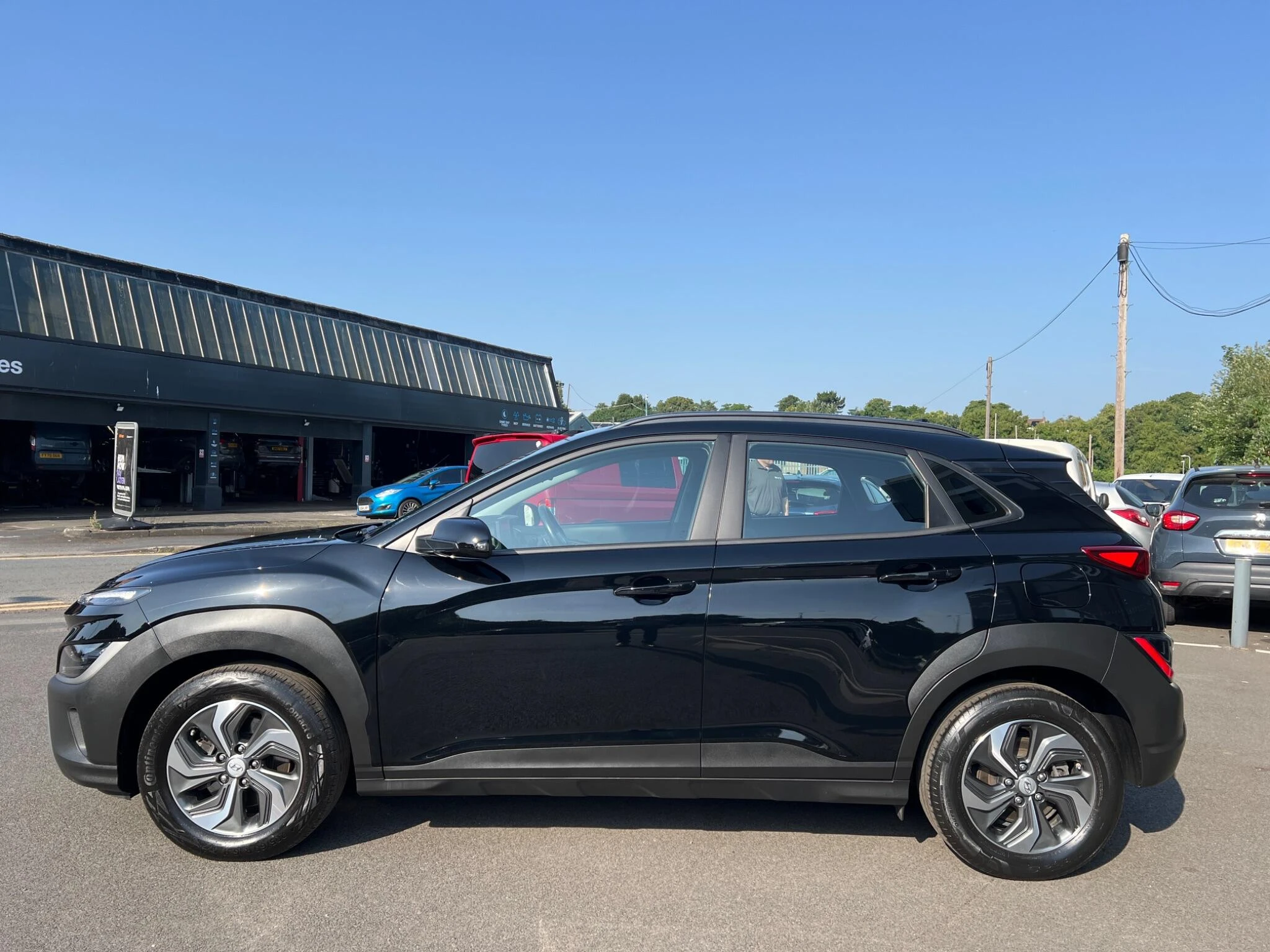 Vehicle image 10