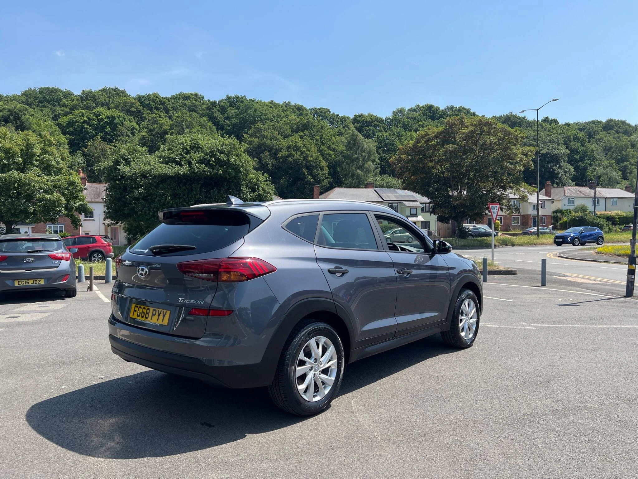 Vehicle image 16