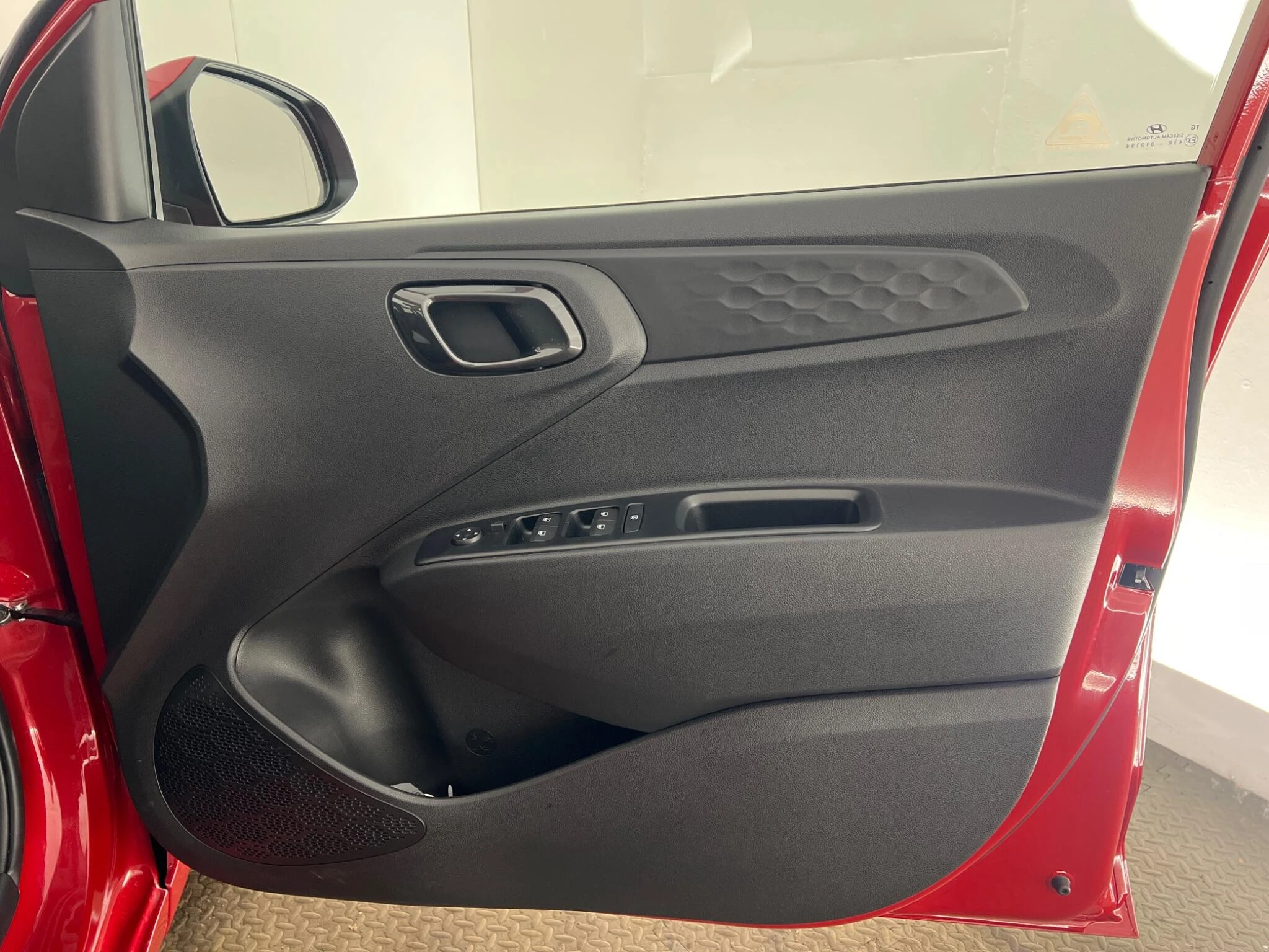 Vehicle image 32