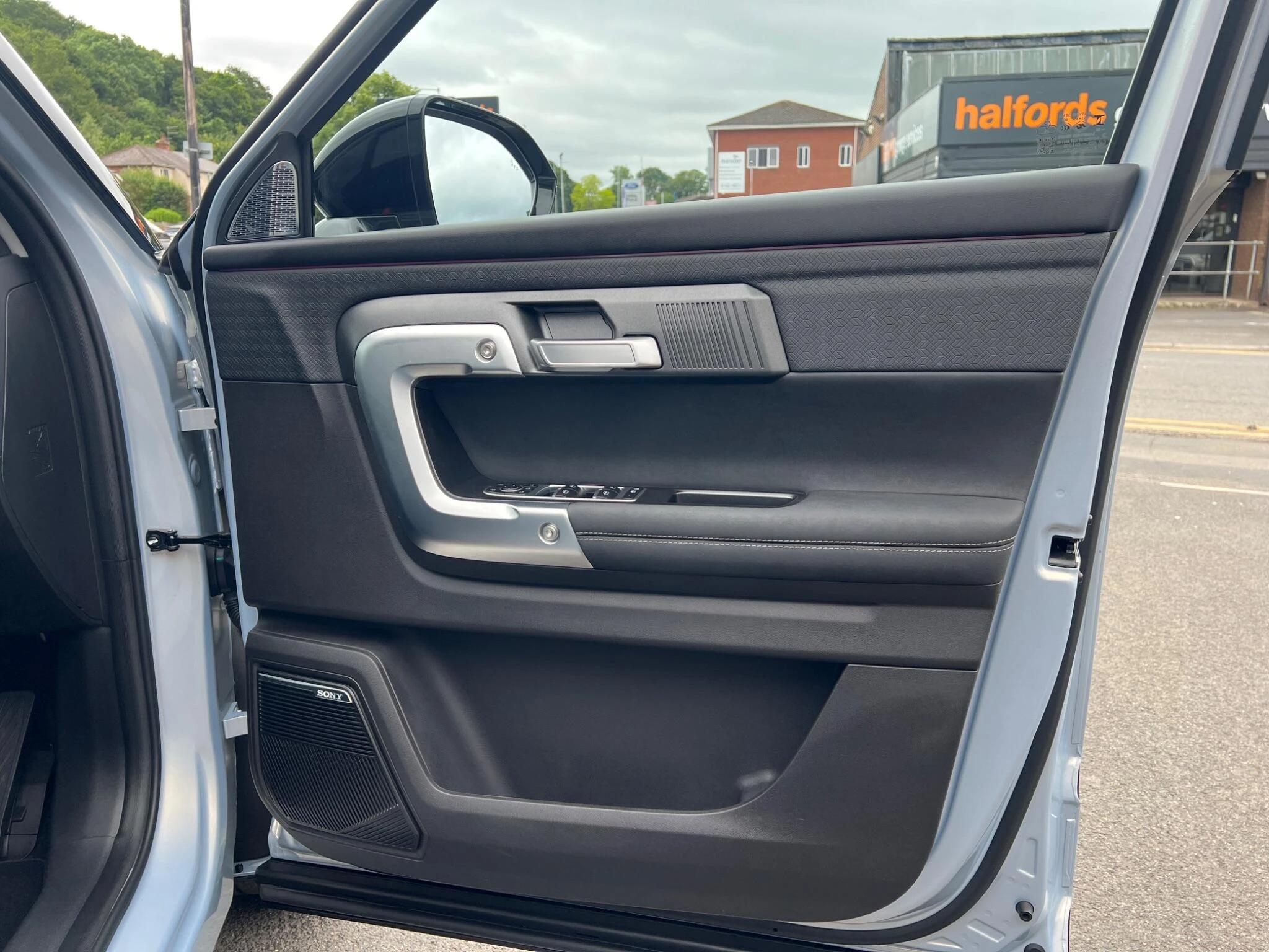 Vehicle image 30