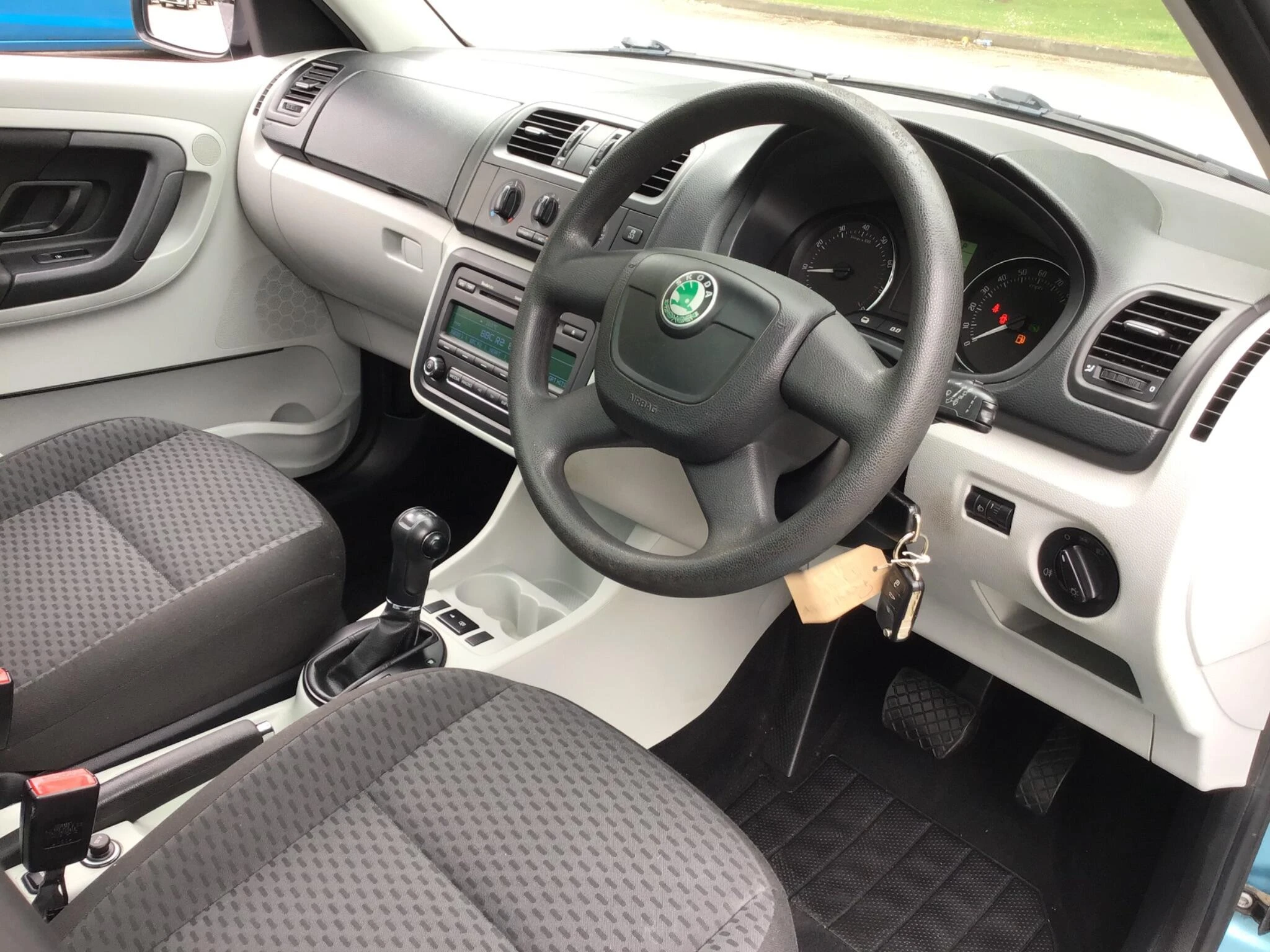 Vehicle image 32