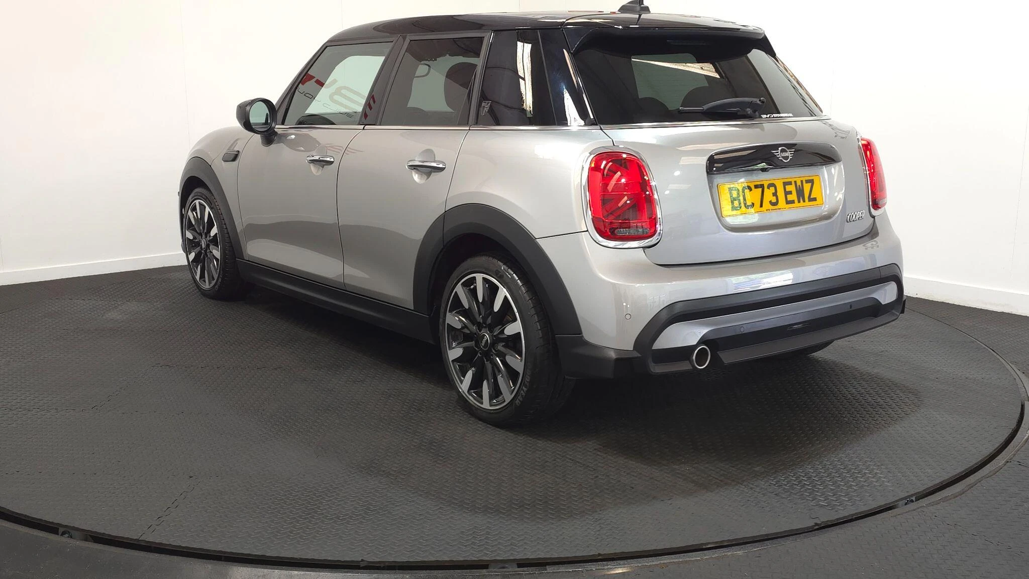 Vehicle image 4