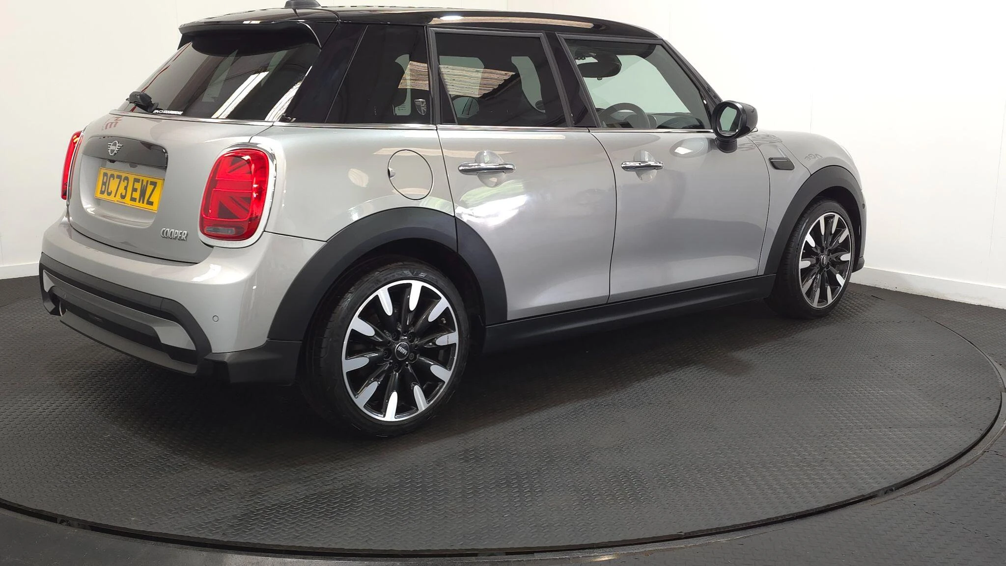 Vehicle image 15