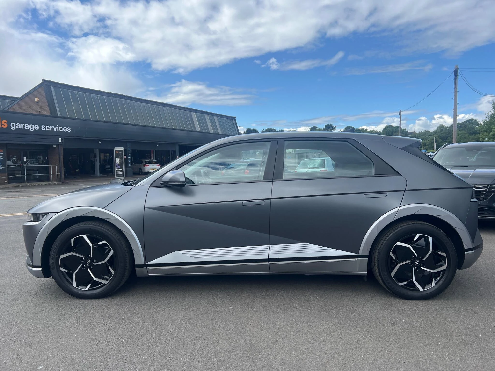 Vehicle image 8