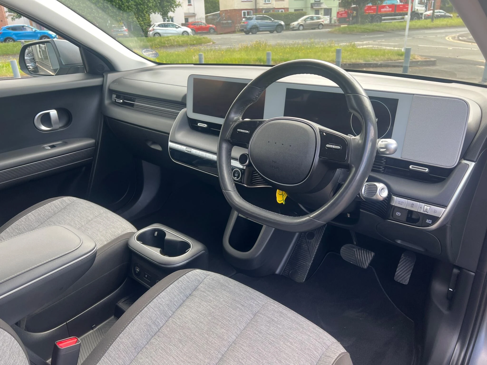 Vehicle image 16