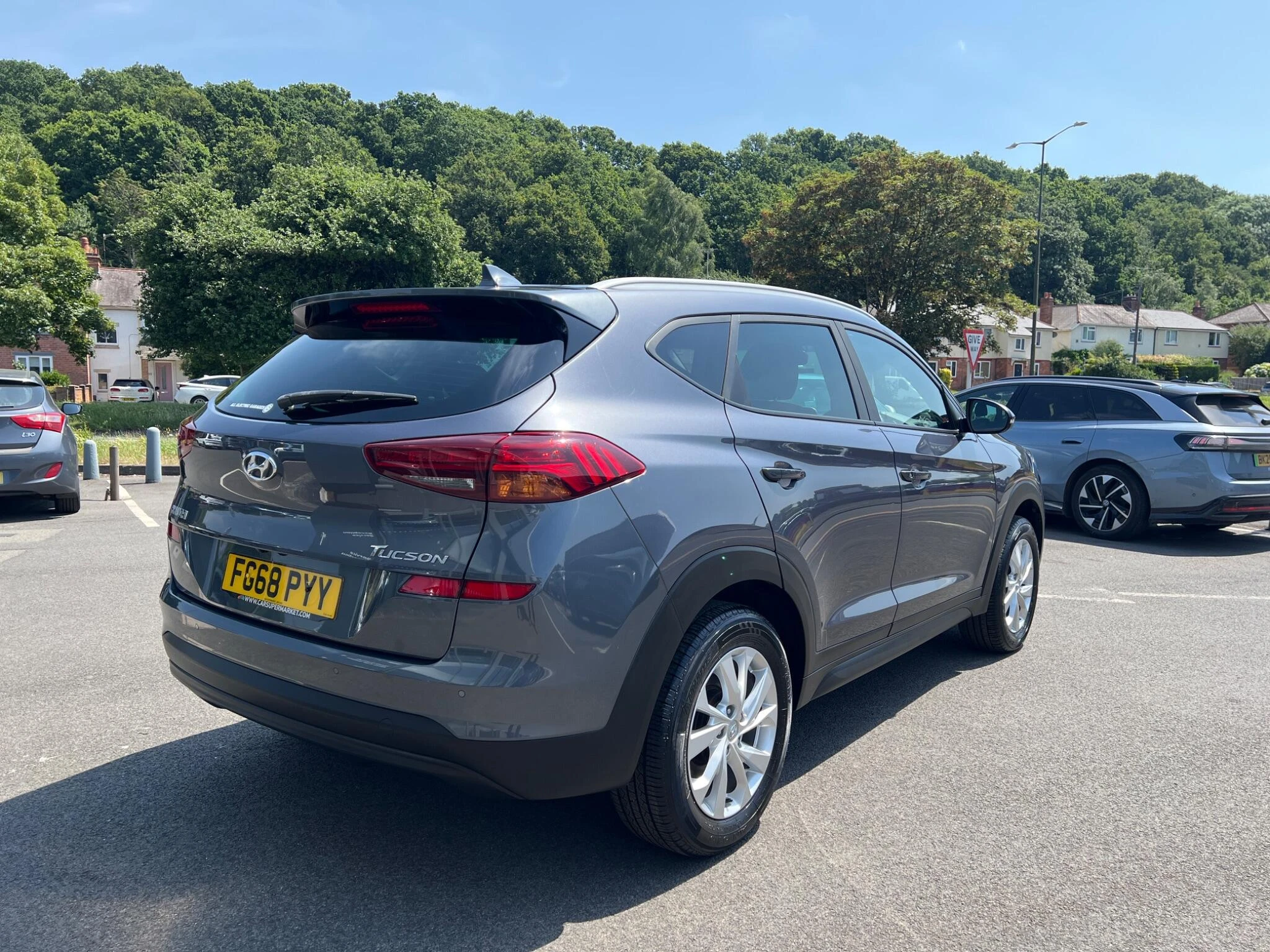 Vehicle image 15