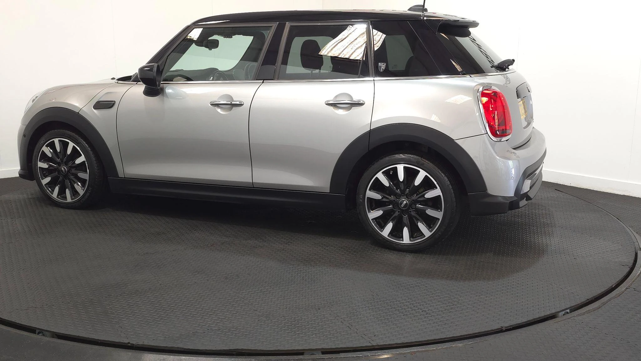 Vehicle image 10