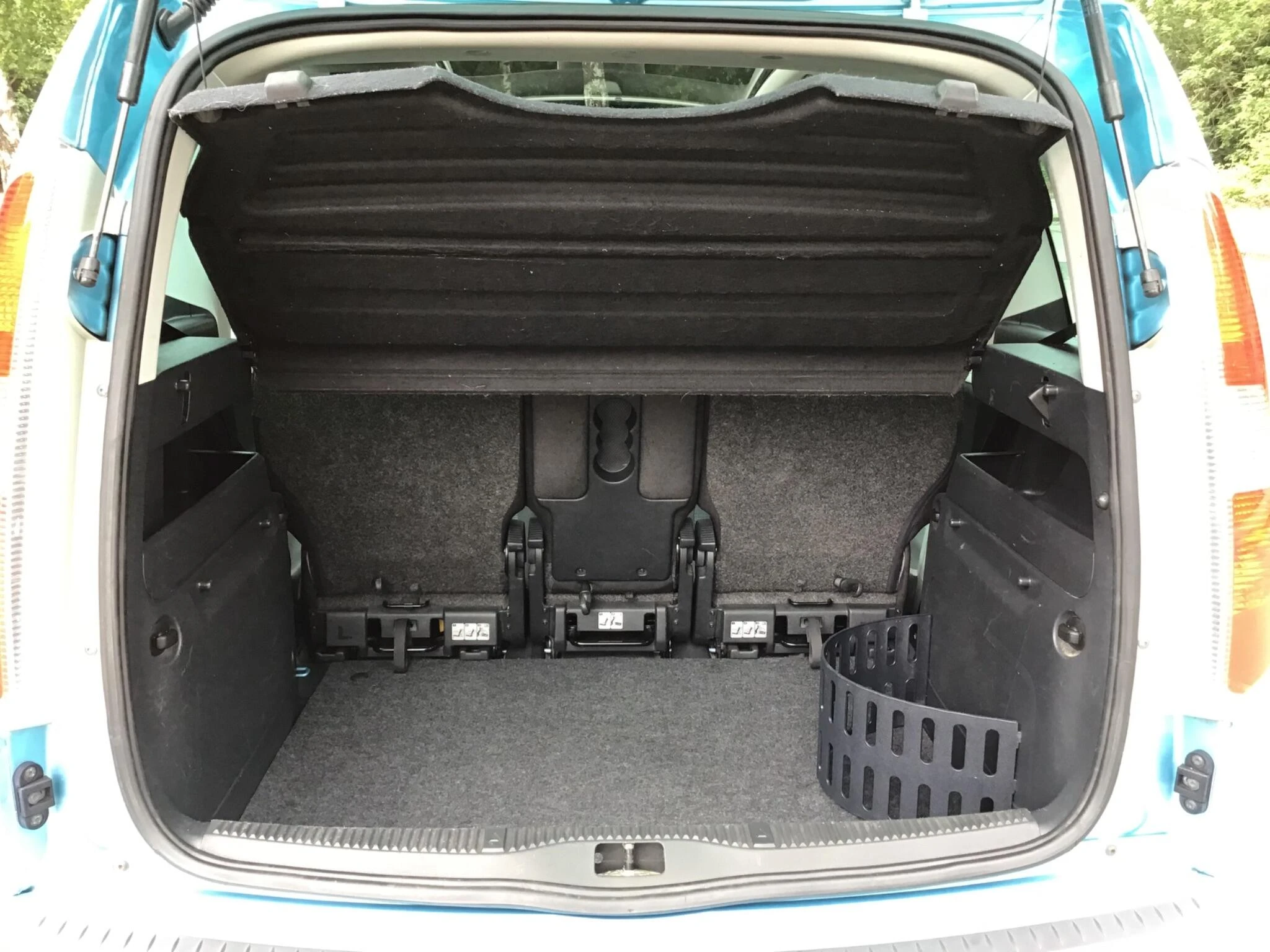 Vehicle image 27
