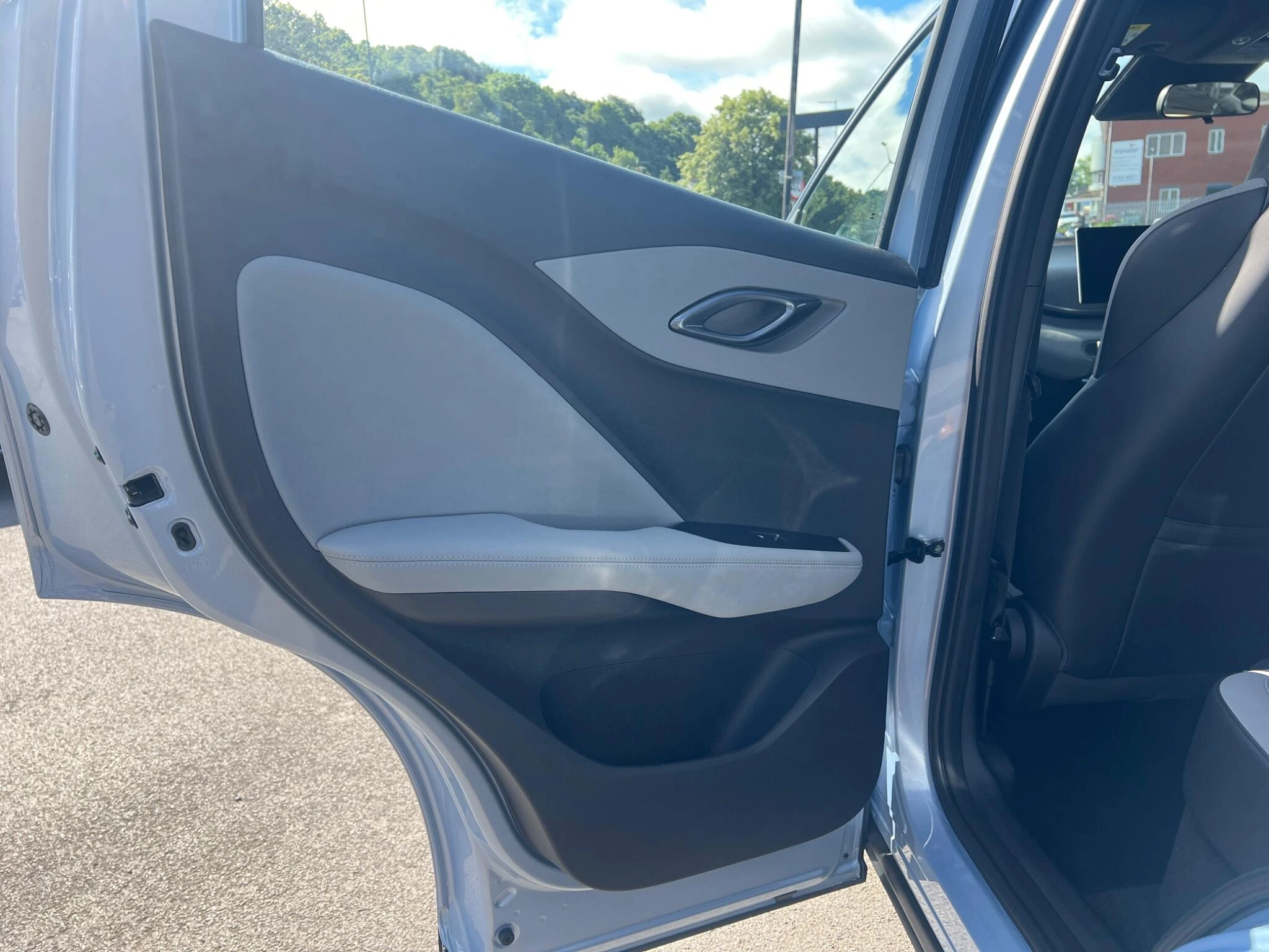 Vehicle image 23
