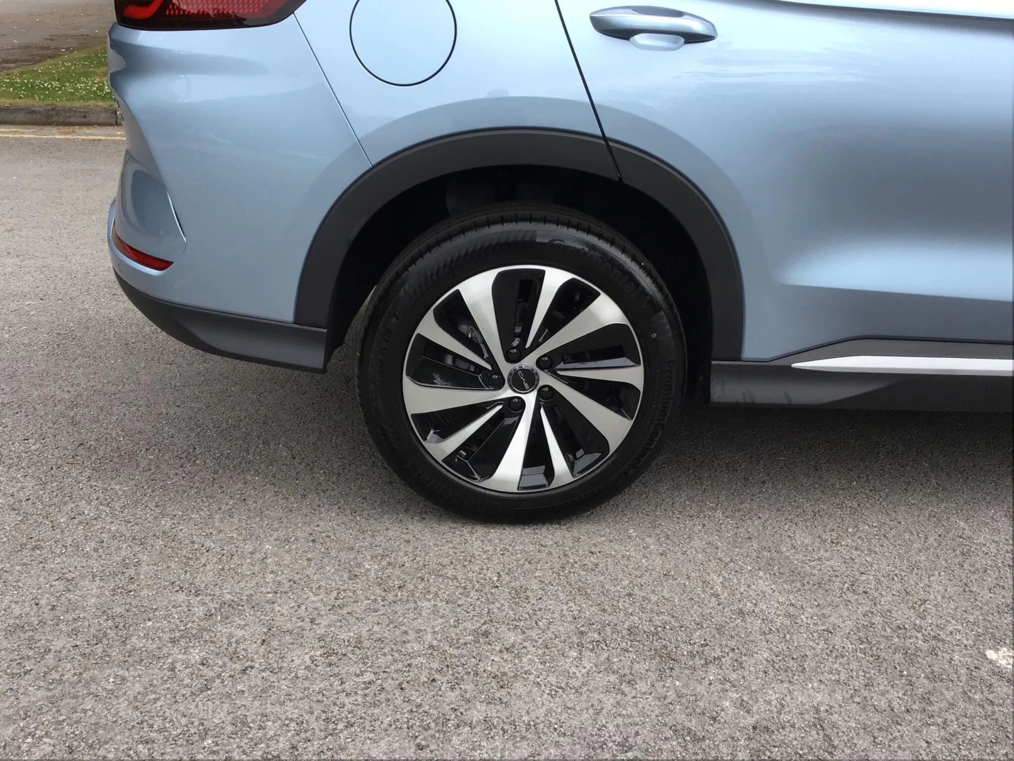 Vehicle image 10