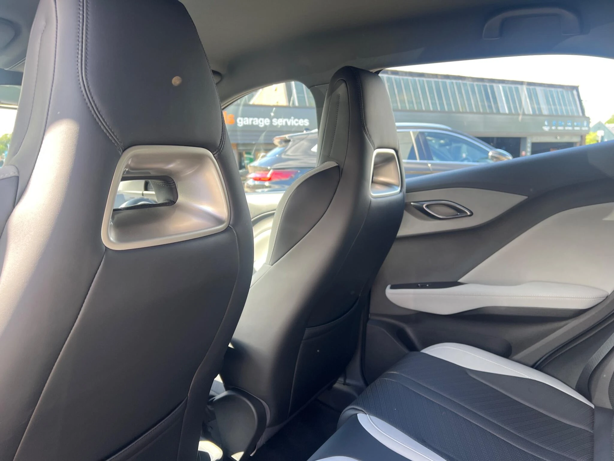 Vehicle image 20