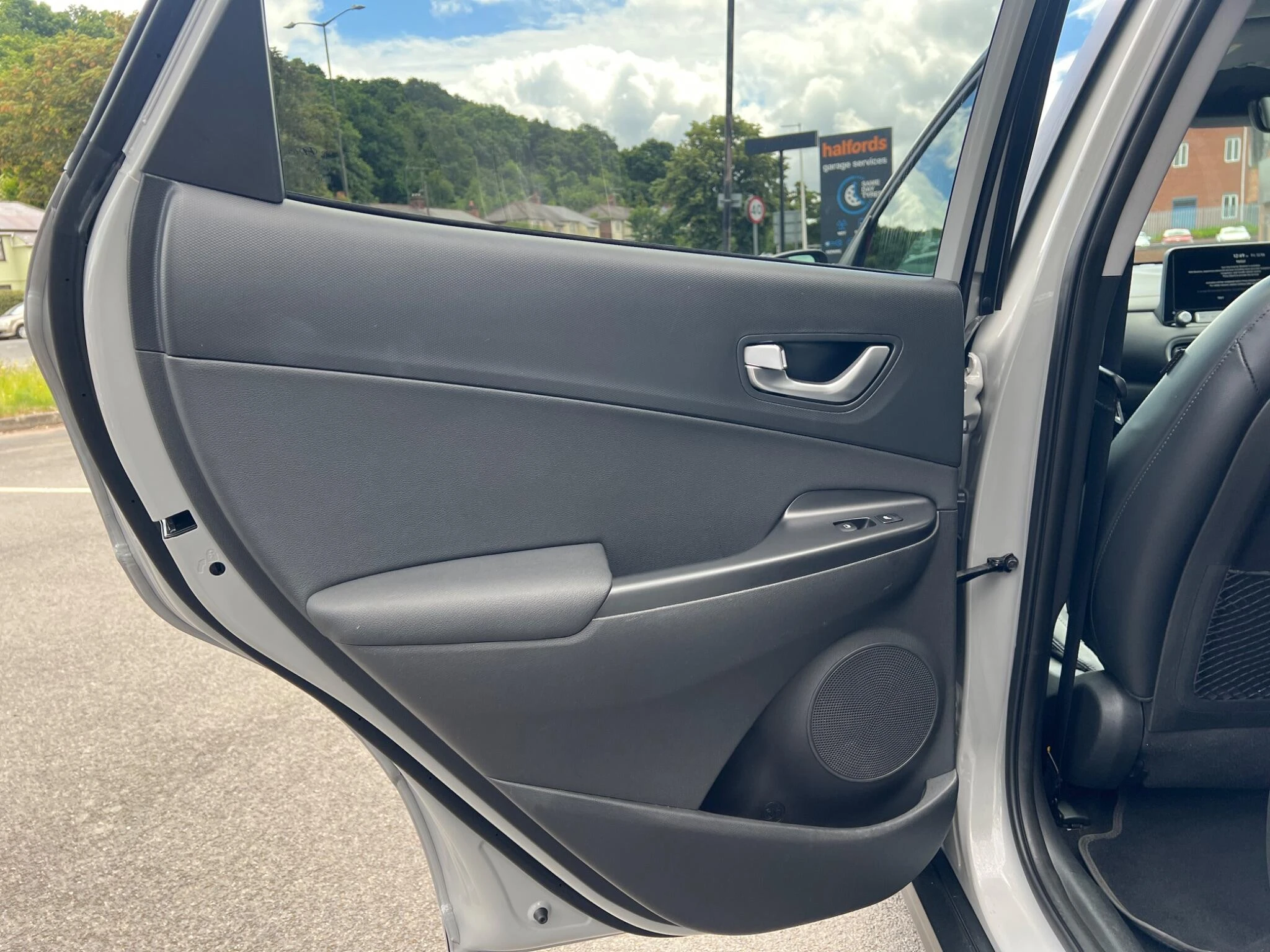 Vehicle image 31