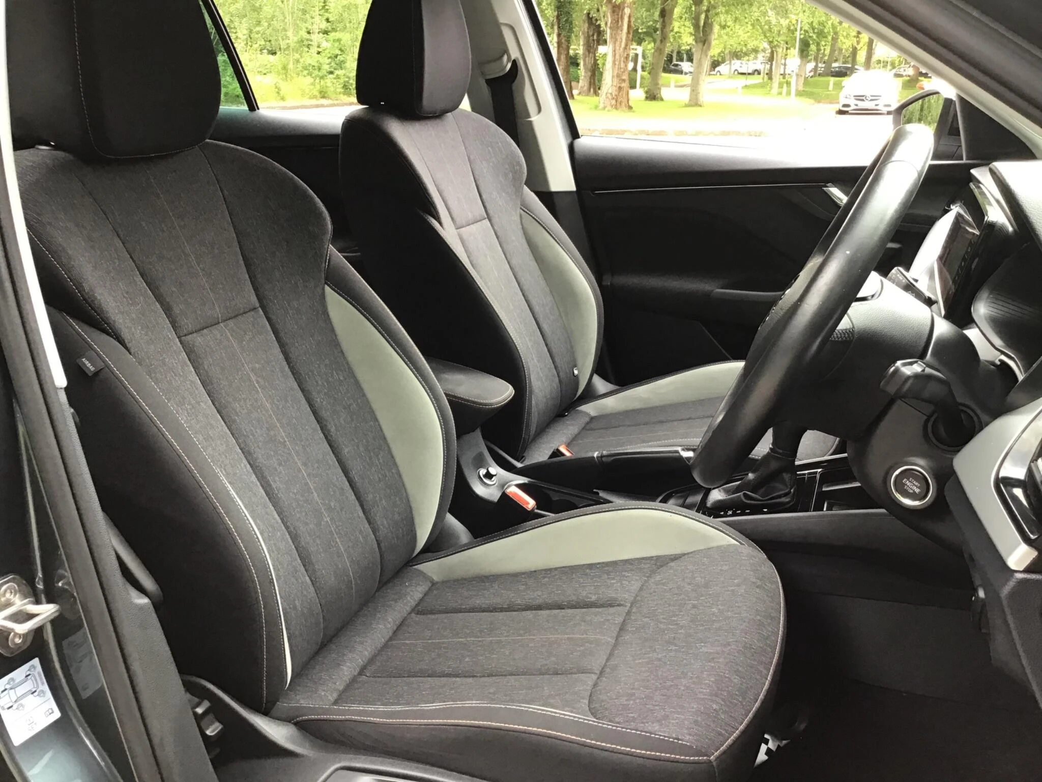 Vehicle image 32
