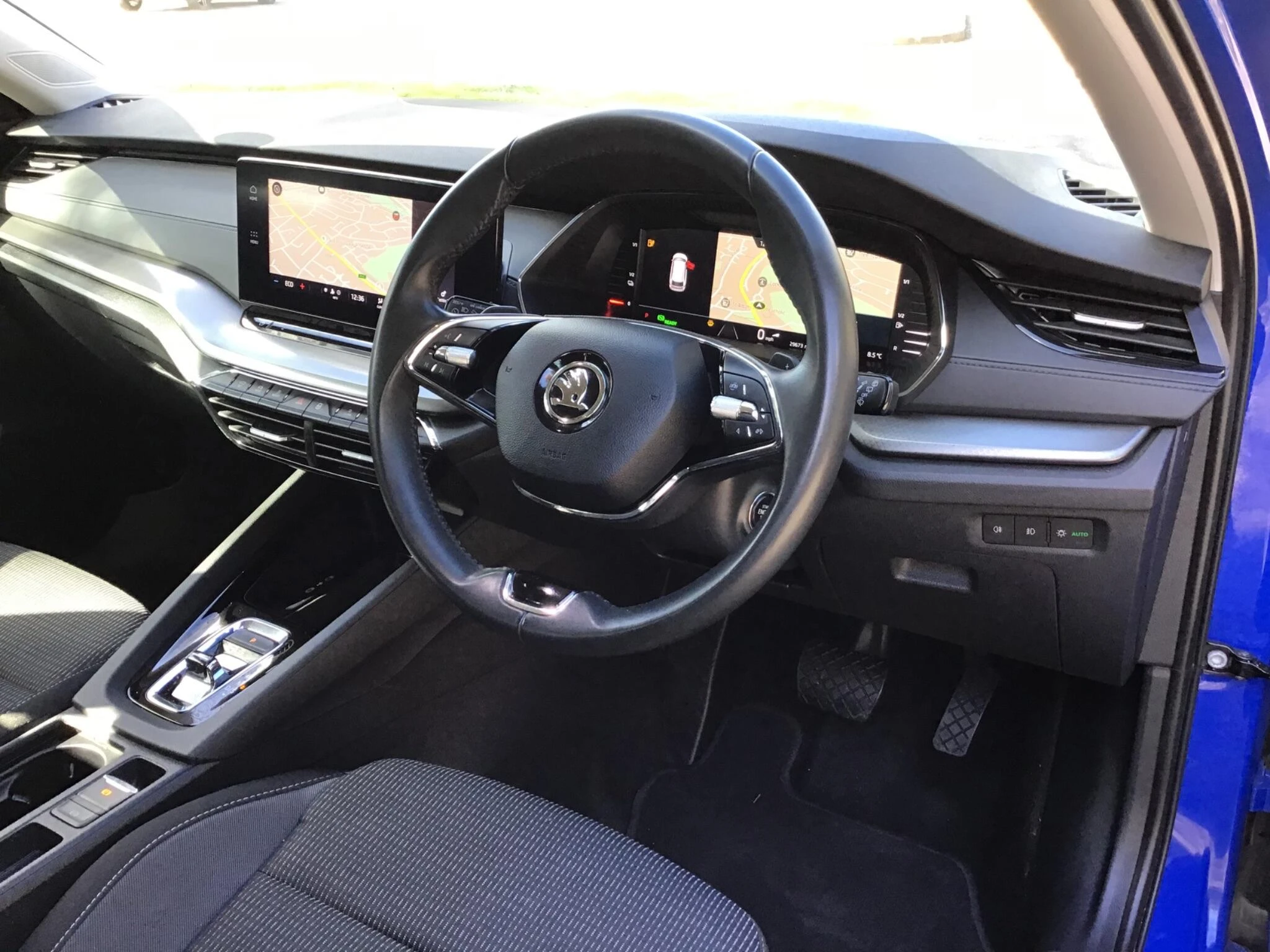 Vehicle image 52