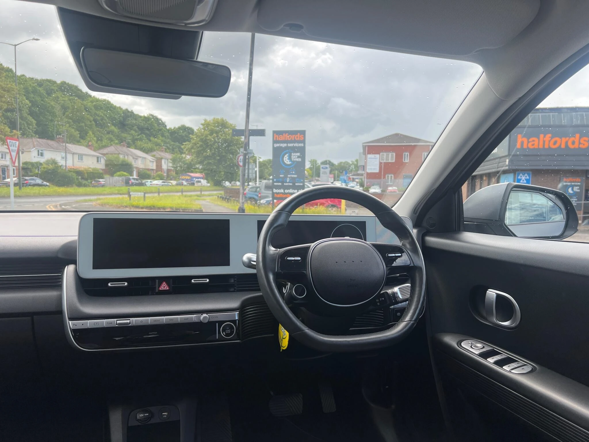 Vehicle image 14