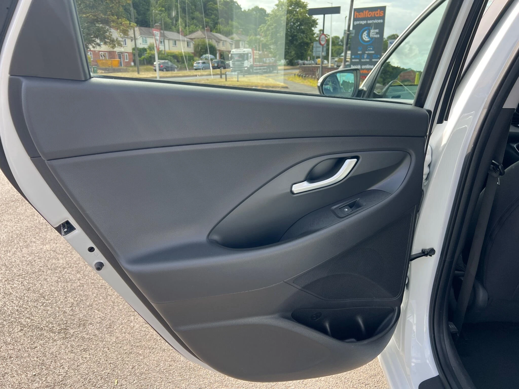 Vehicle image 15