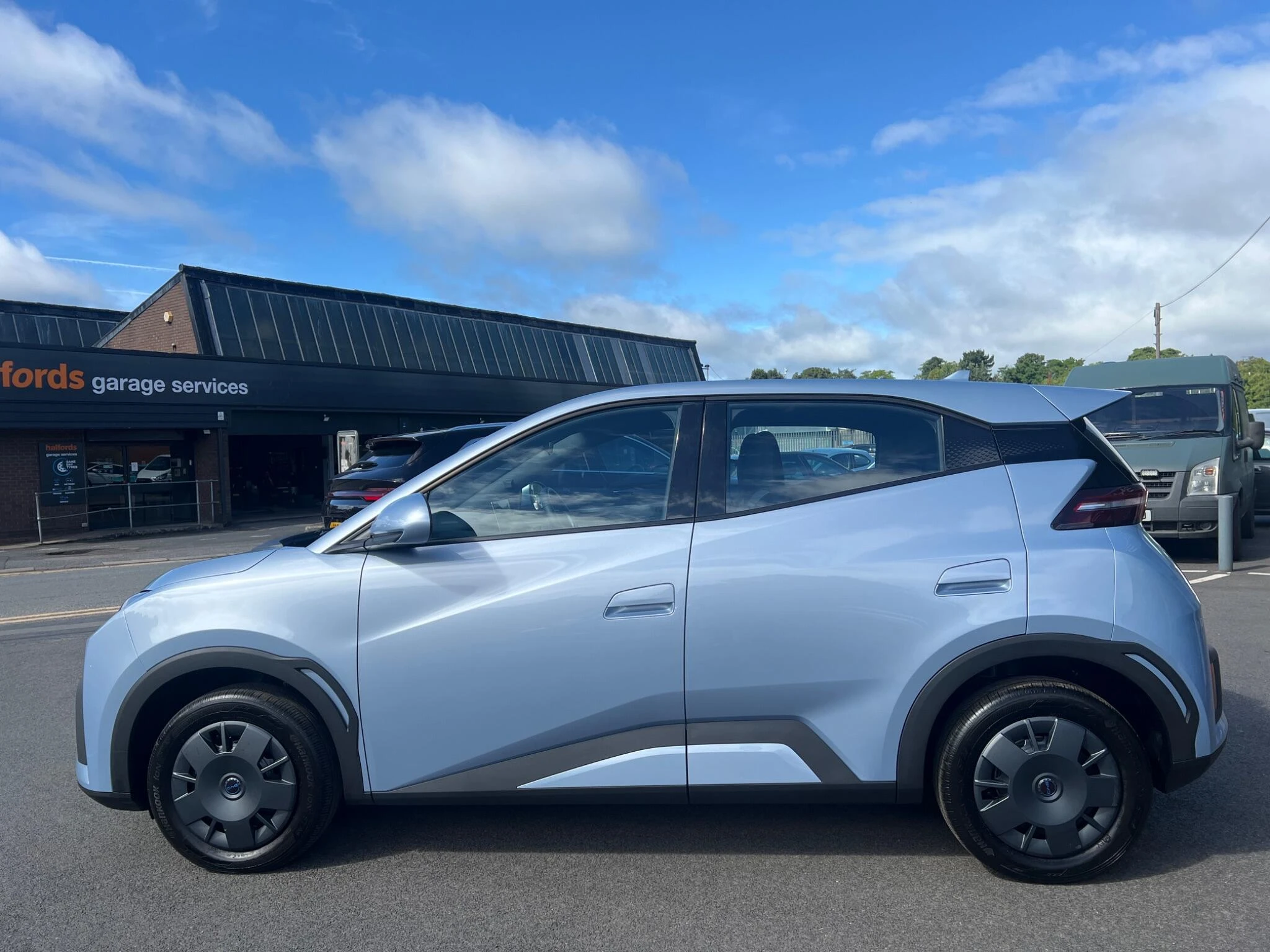 Vehicle image 9