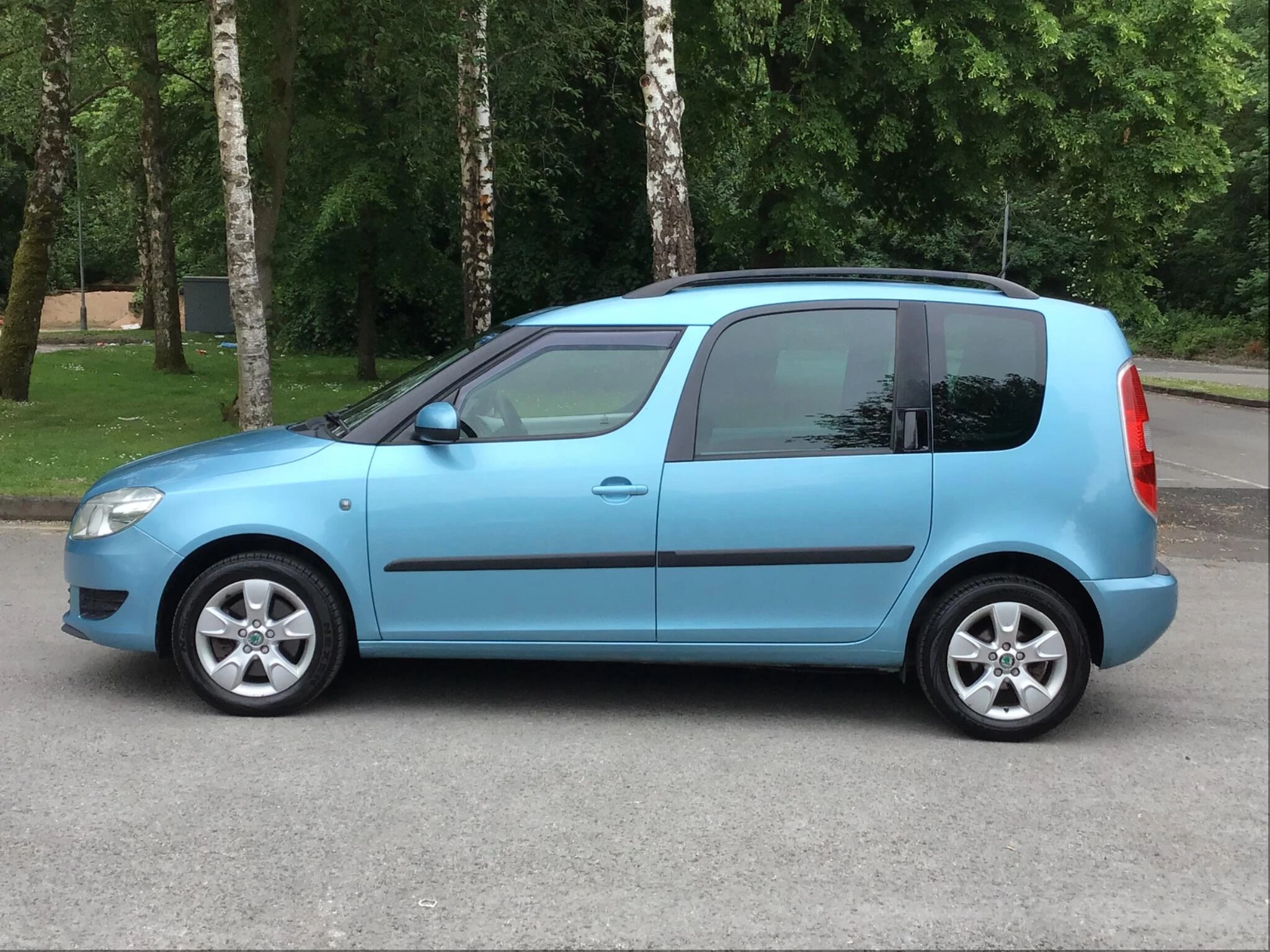 Vehicle image 9