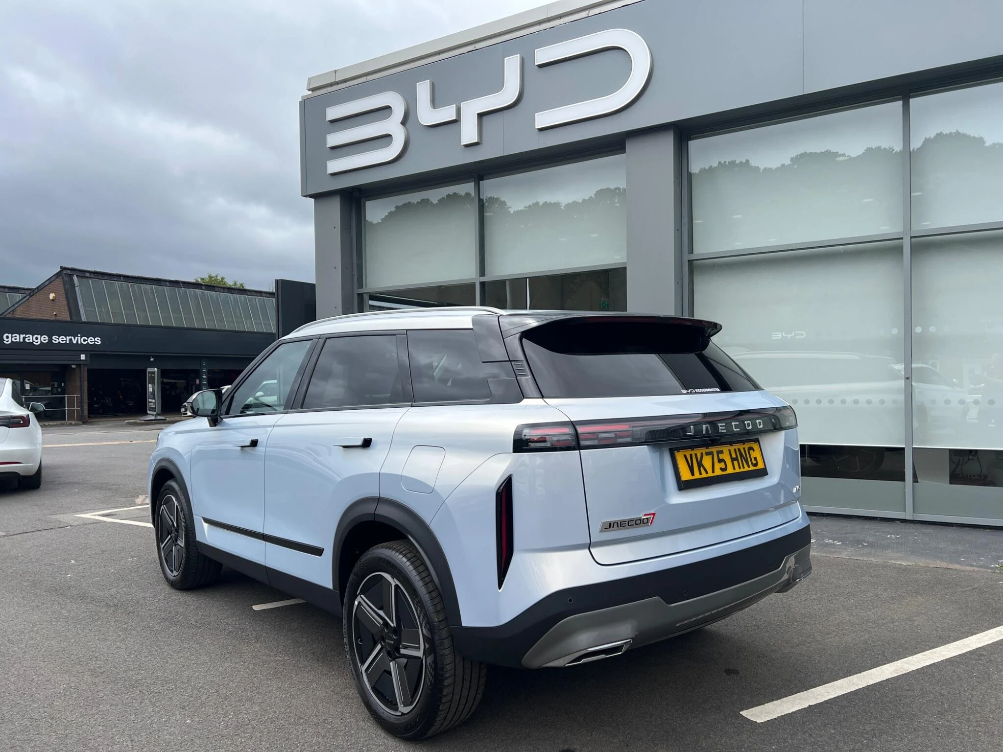 Vehicle image 10