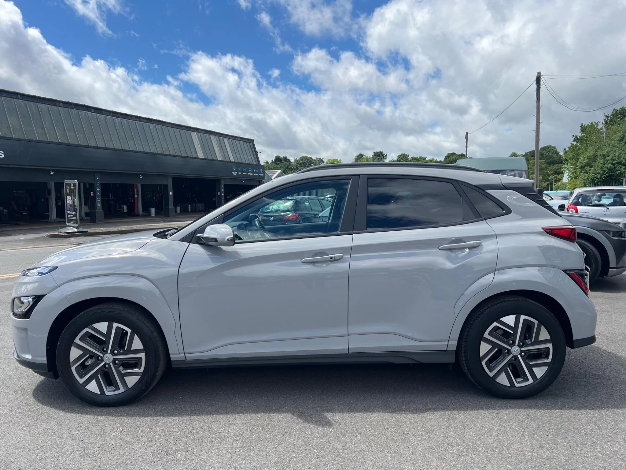 Vehicle image 14