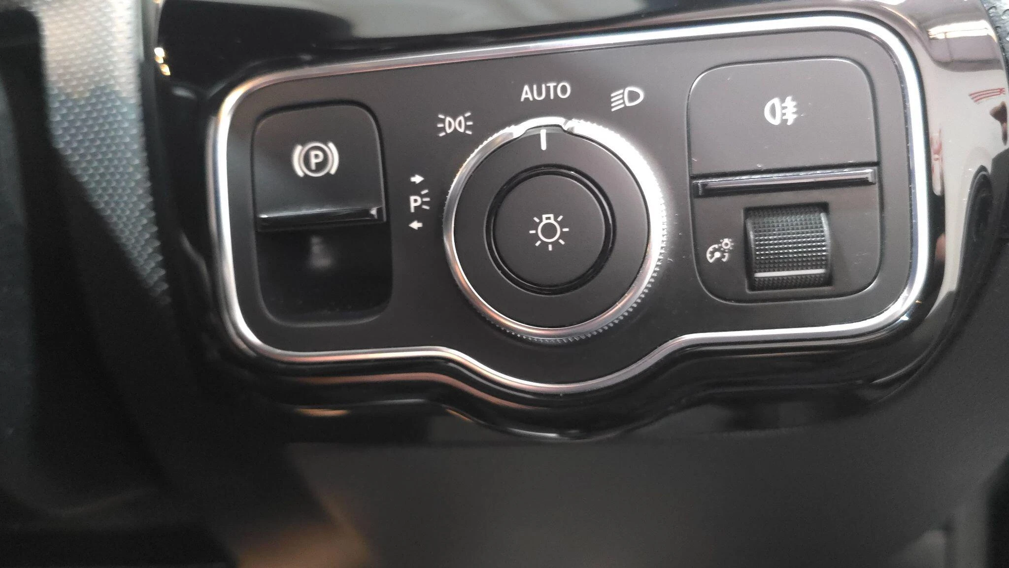Vehicle image 28