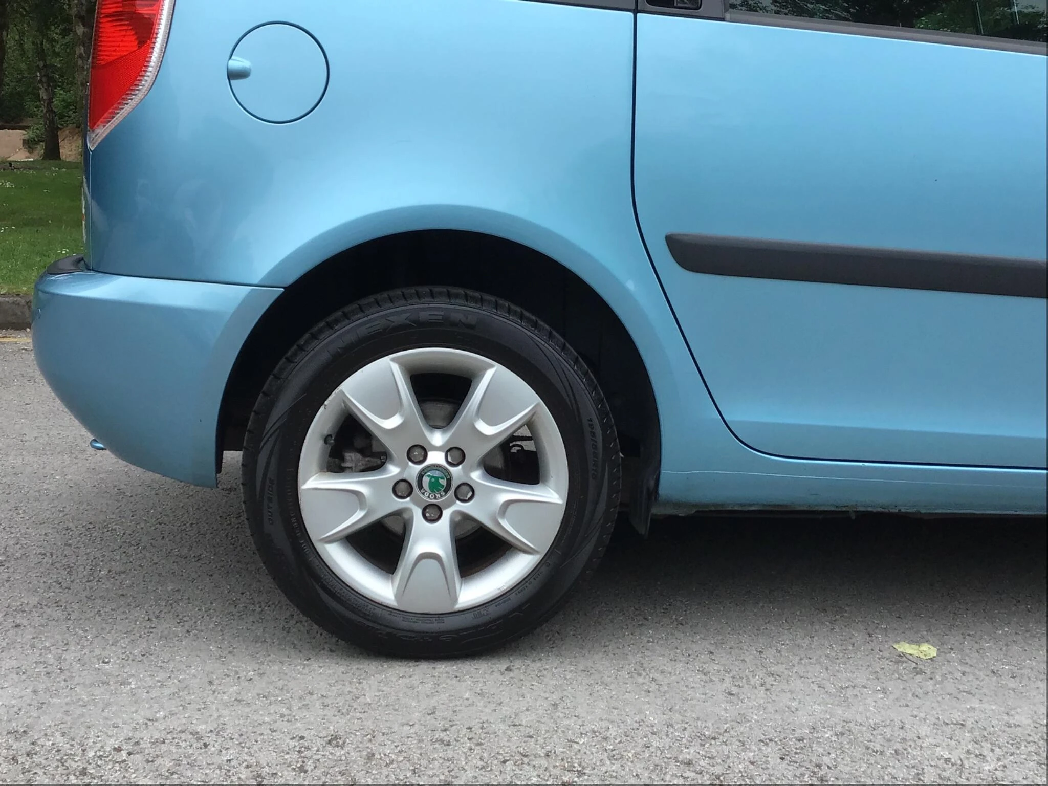 Vehicle image 15