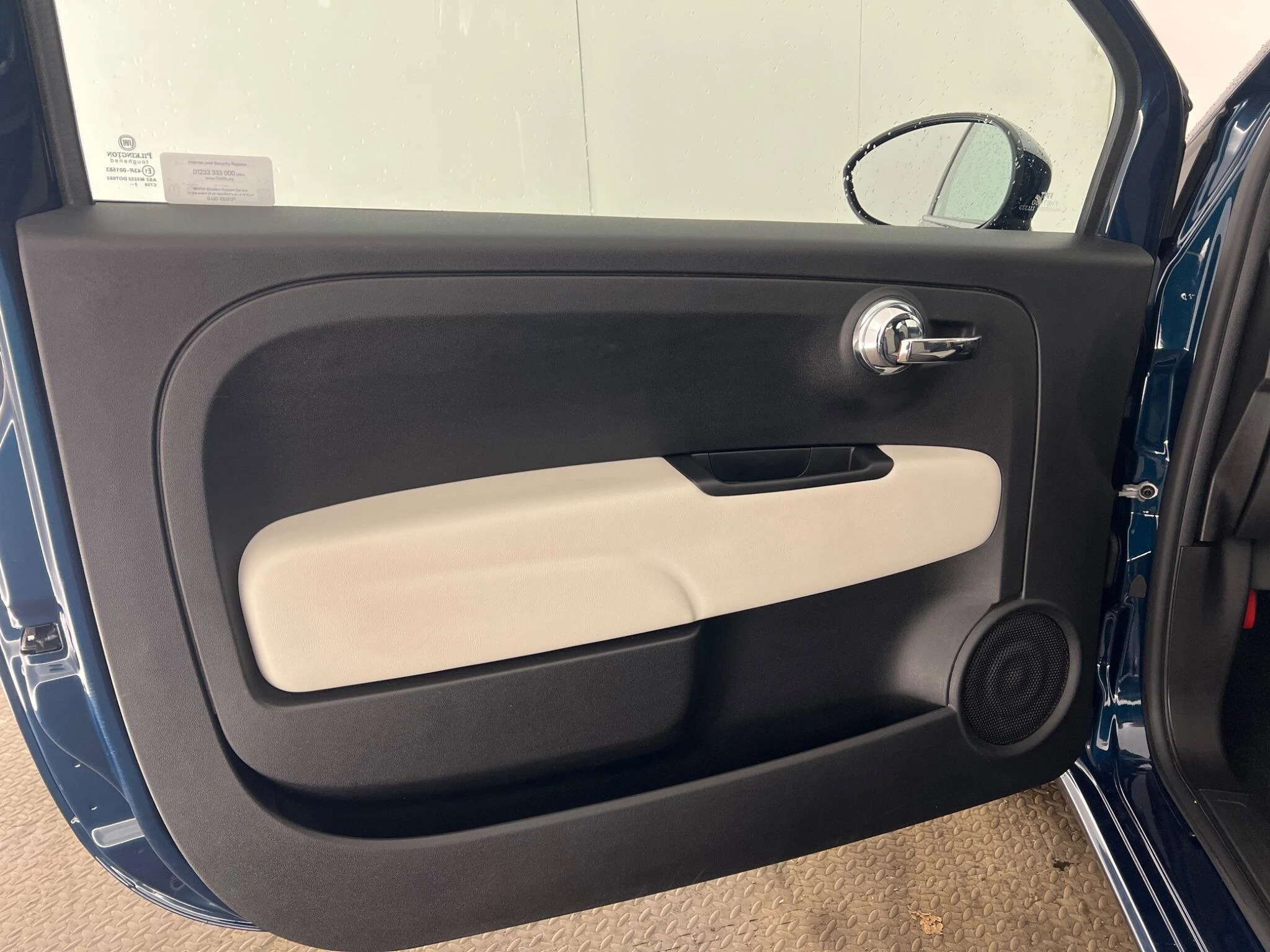 Vehicle image 28