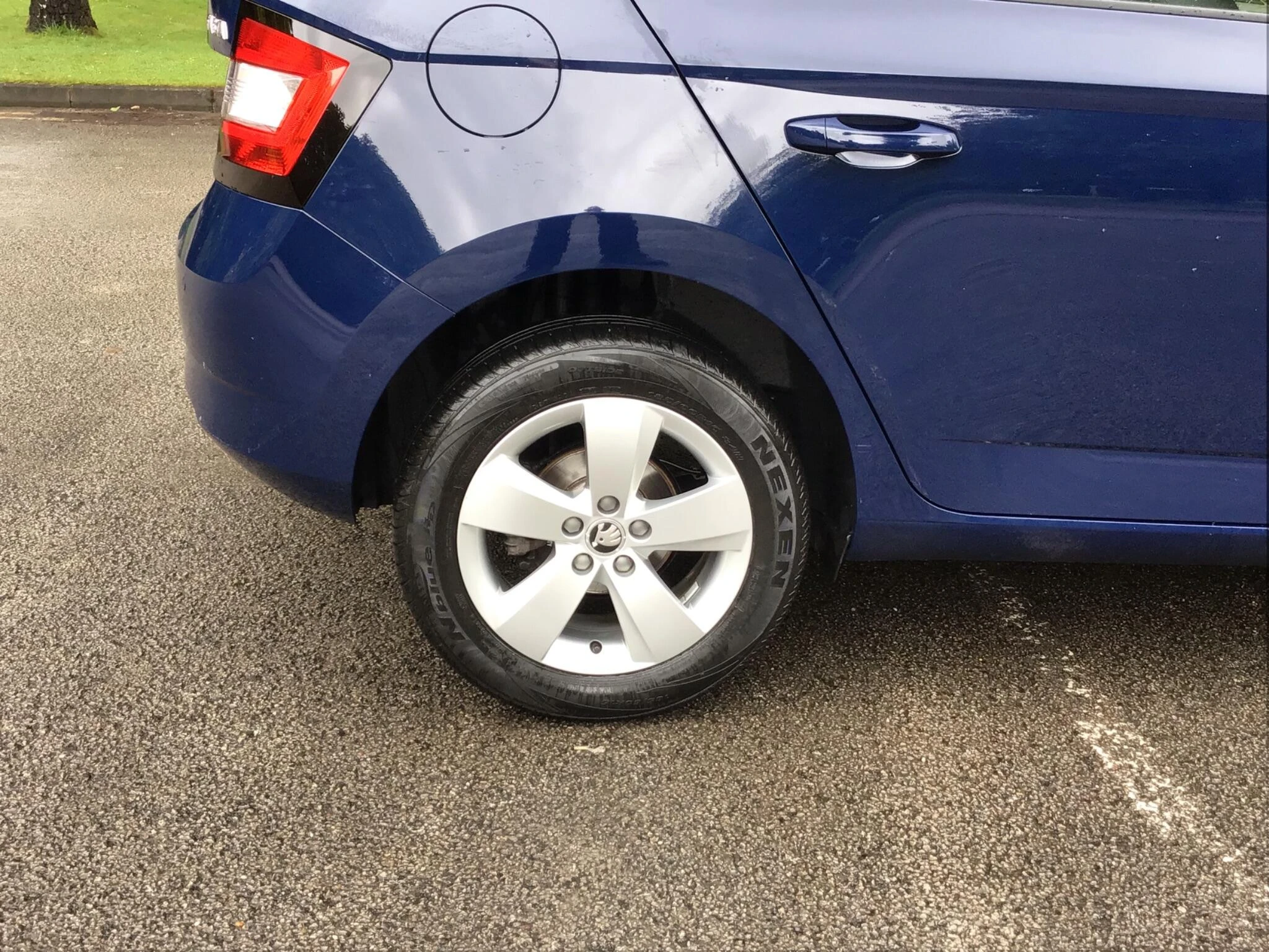 Vehicle image 11