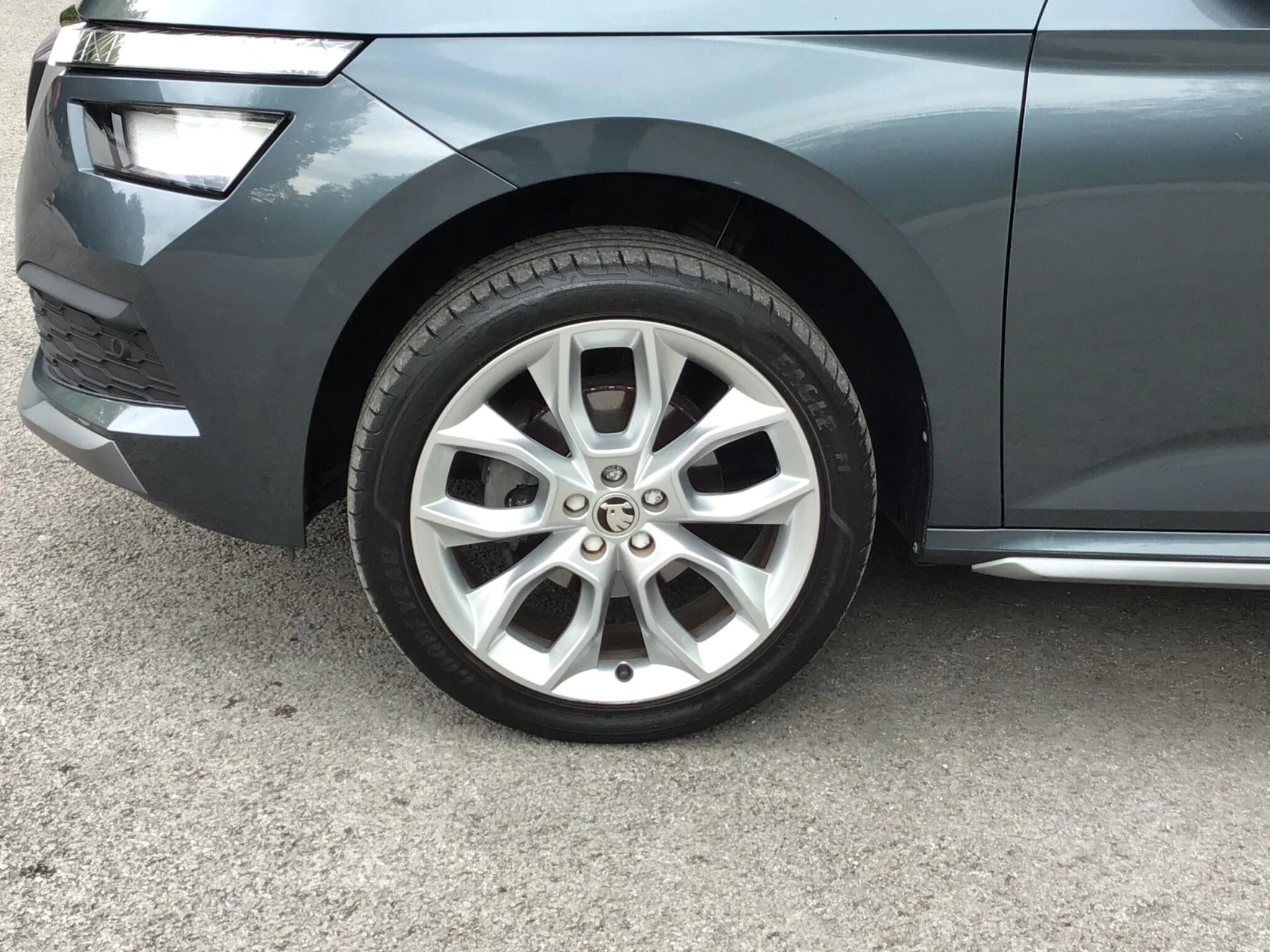 Vehicle image 9