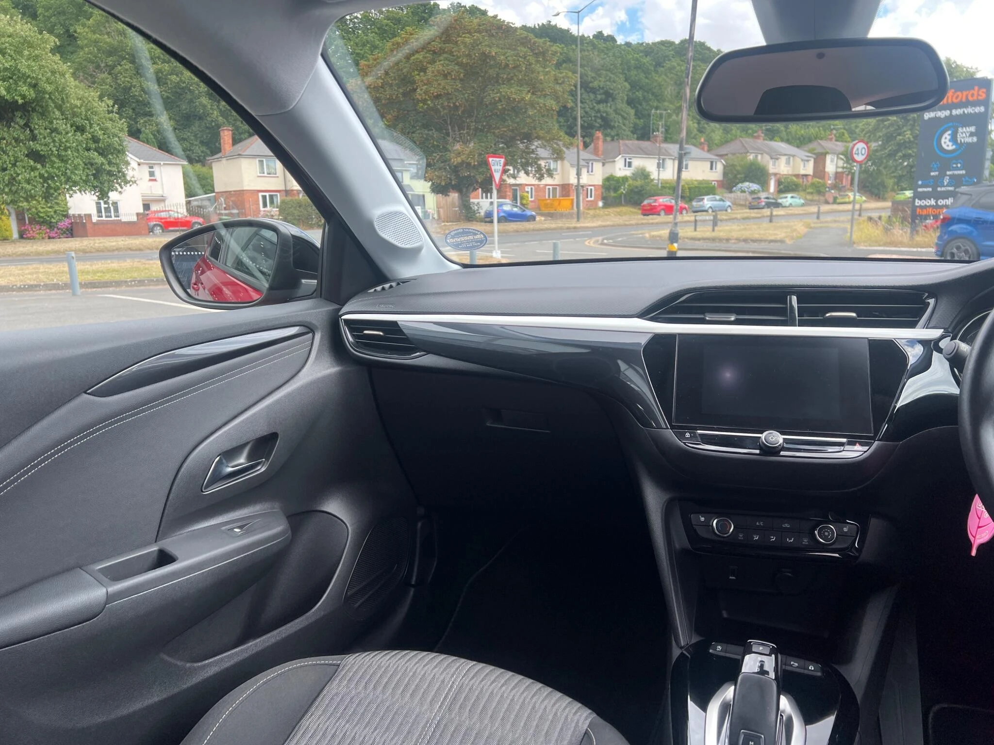Vehicle image 14