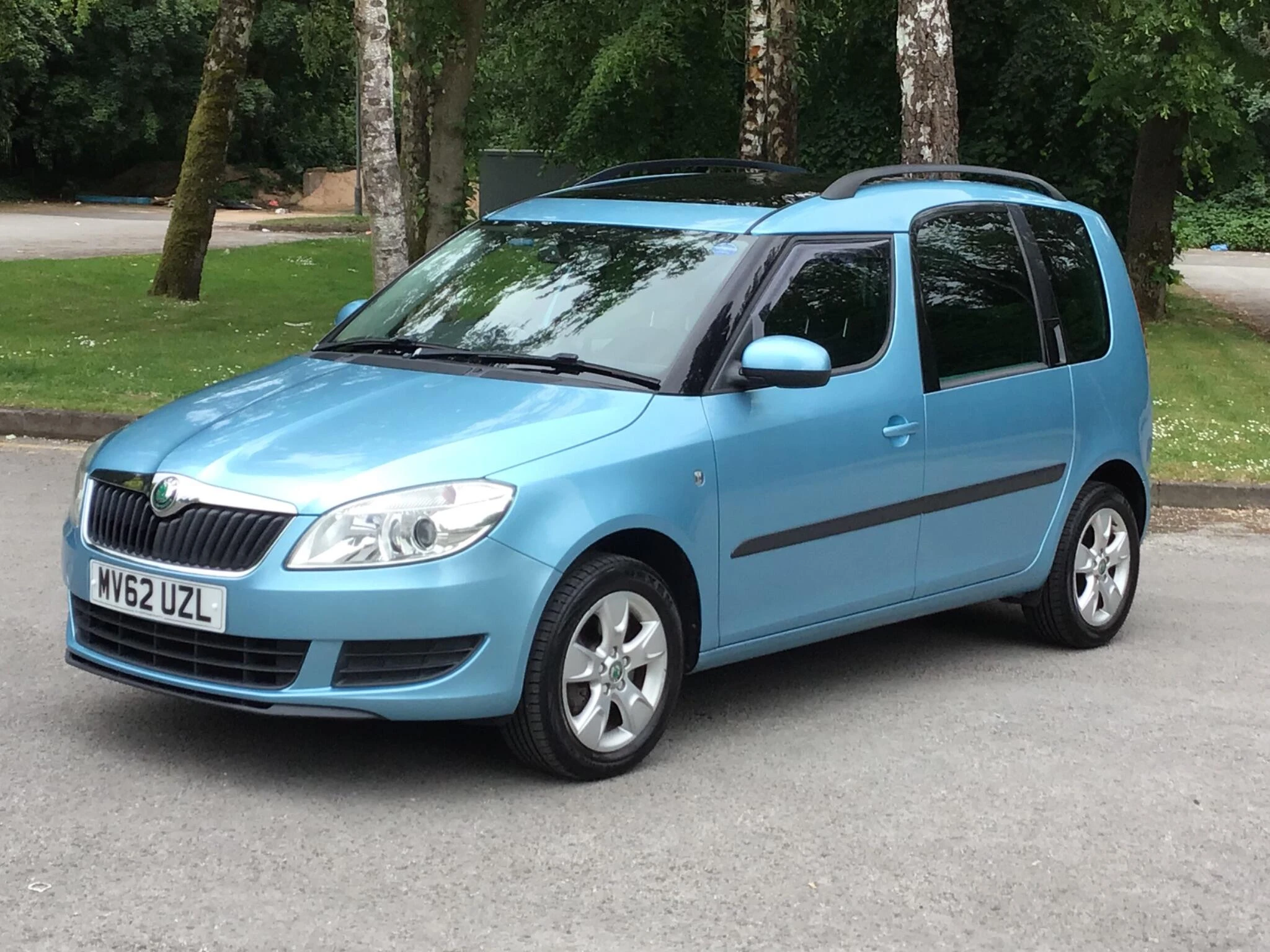Vehicle image 10