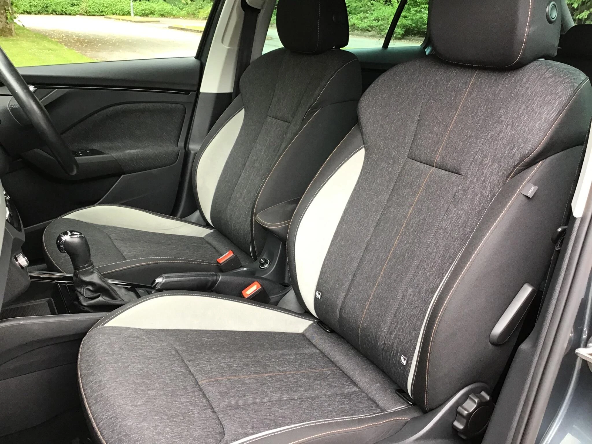 Vehicle image 25