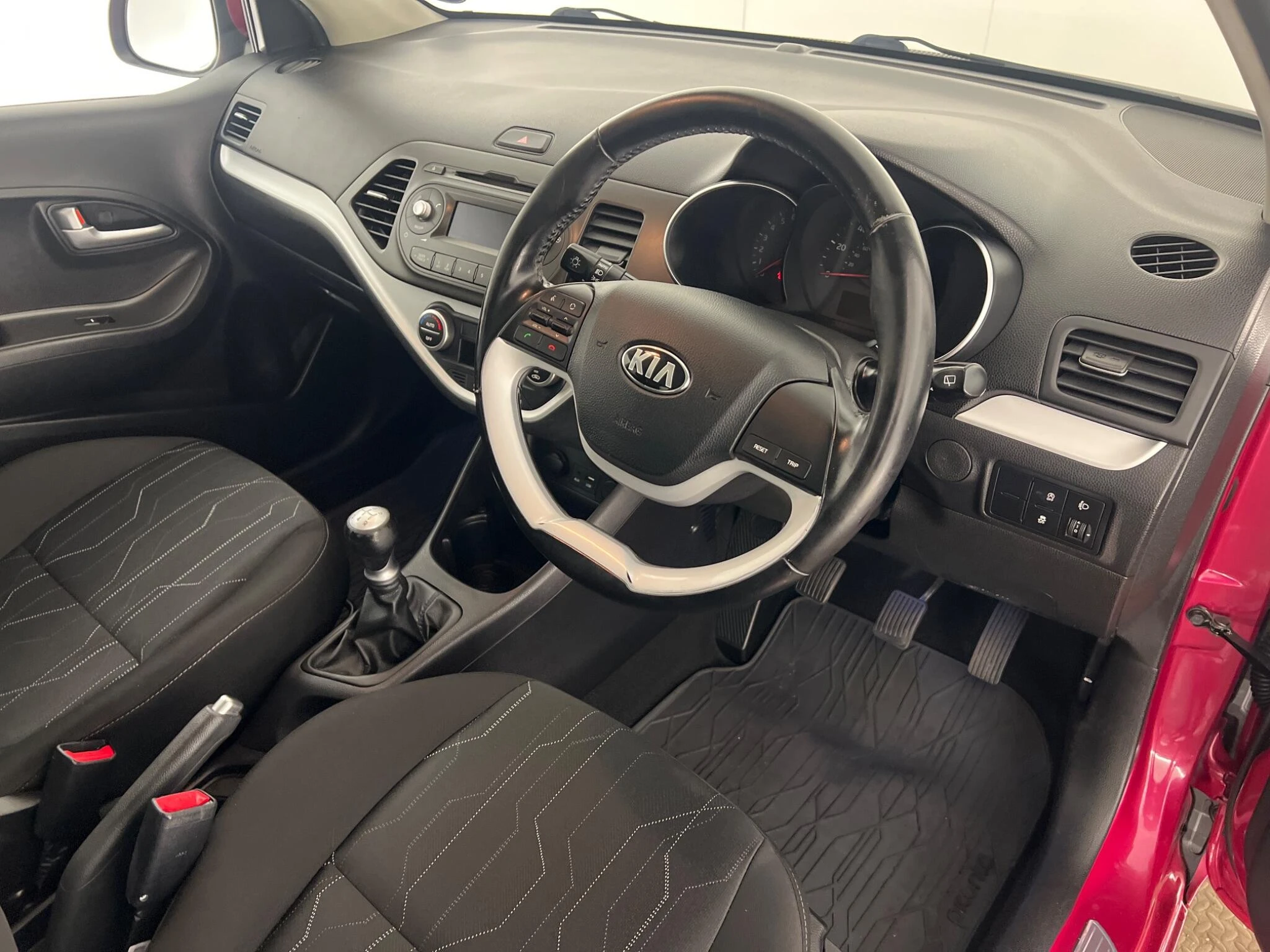 Vehicle image 16